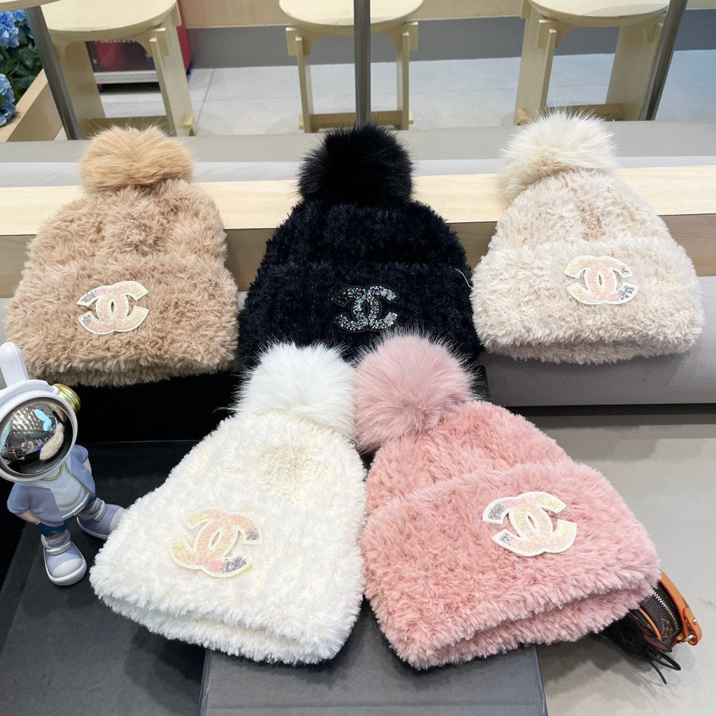 BEANIE HAT IN WHITE CREAM SOLF FLEECE 419711