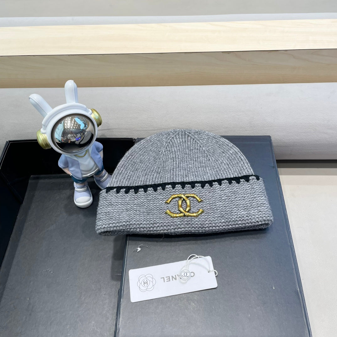 KNIT HAT IN SHADOW GRAY WOOL 424301