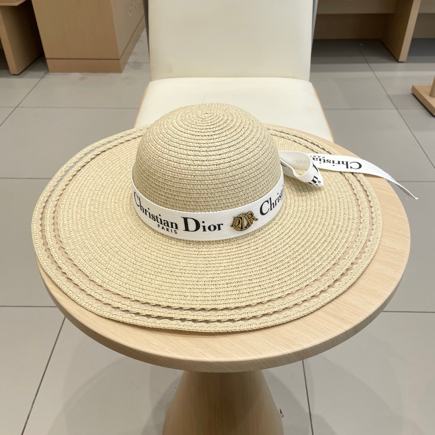 HAT IN BEIGE RAFFIA WIDE-BRIM MIX BIG WHITE BOW