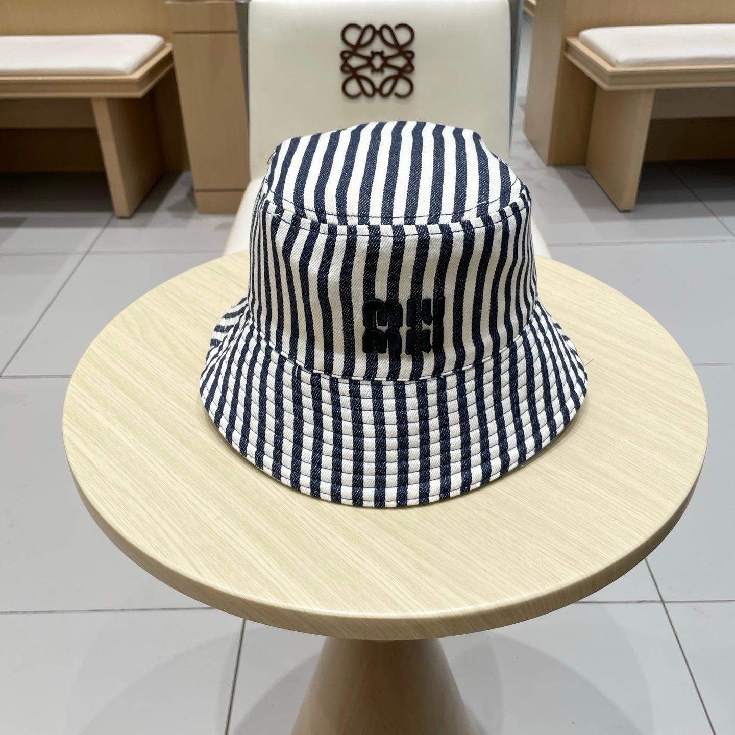 MIUMIU REVERSIBLE BUCKET HAT STYLE 80