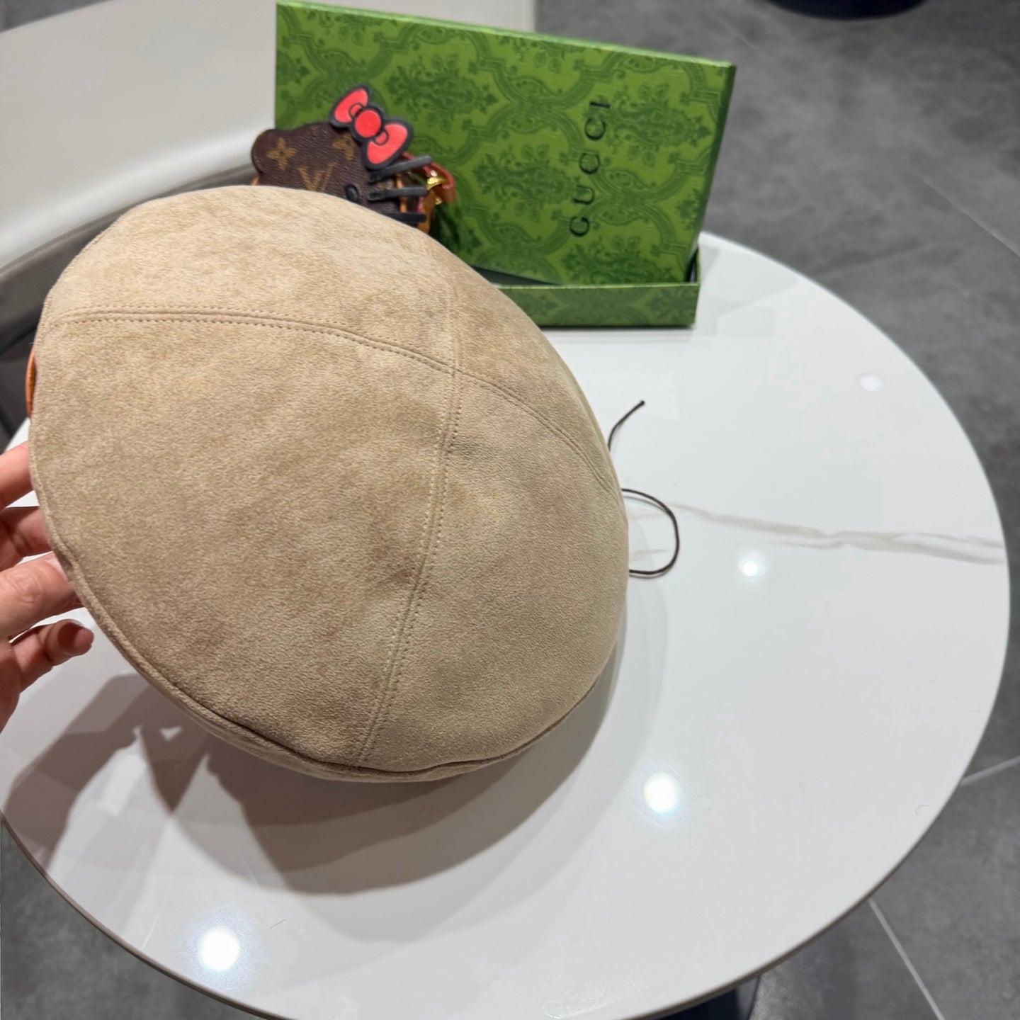 GUCCI 26S SUEDE BERET STYLE 83