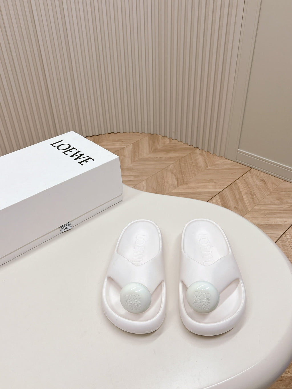 LOEWE 26S PEBBLE TOE-POST SLIDES IN WHITE EVA
