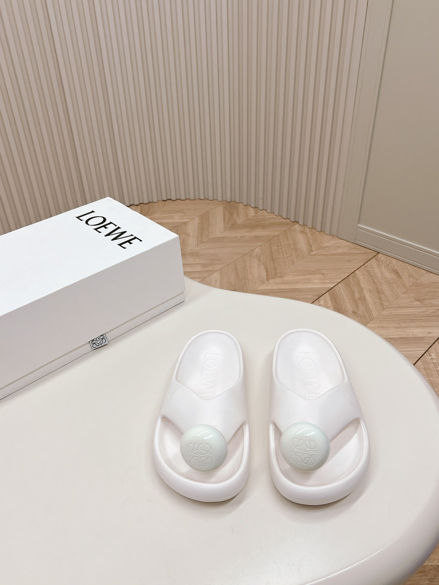 LOEWE 26S PEBBLE TOE-POST SLIDES IN WHITE EVA