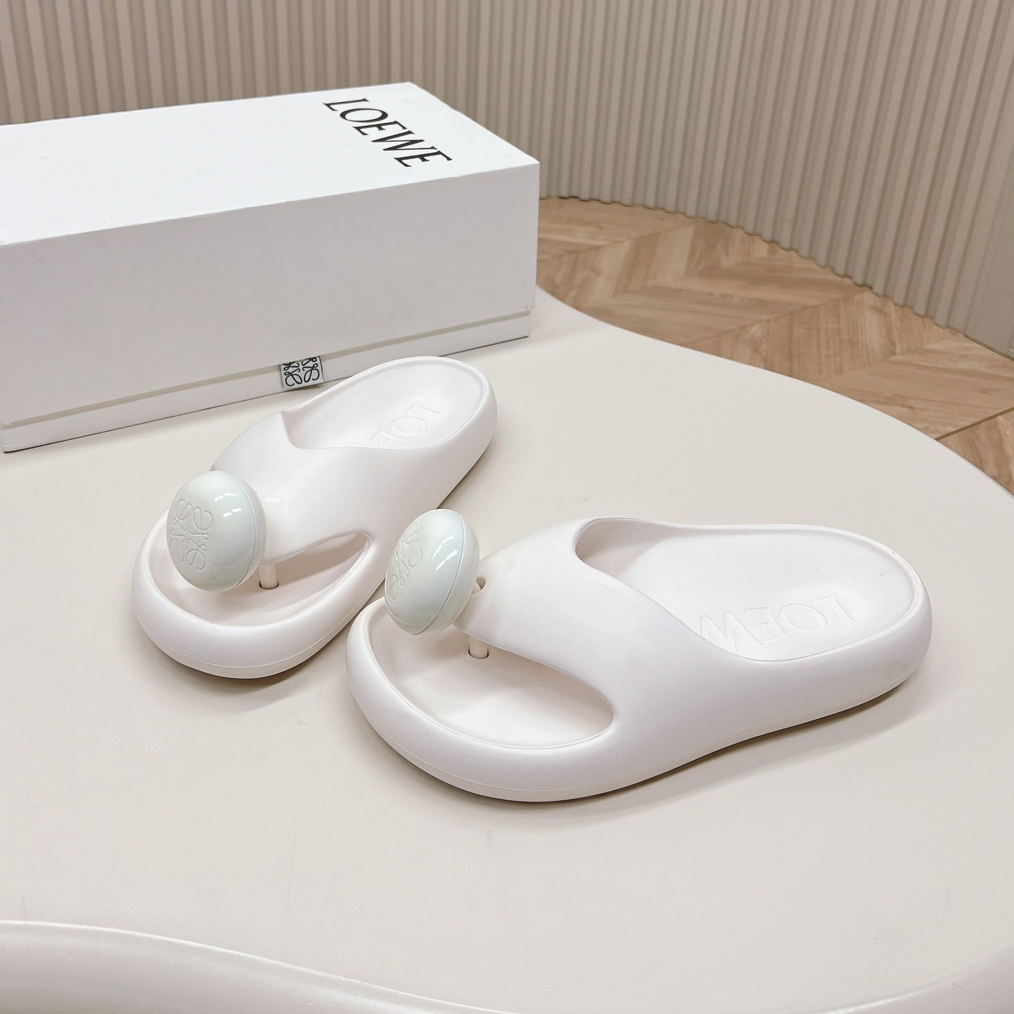 LOEWE 26S PEBBLE TOE-POST SLIDES IN WHITE EVA