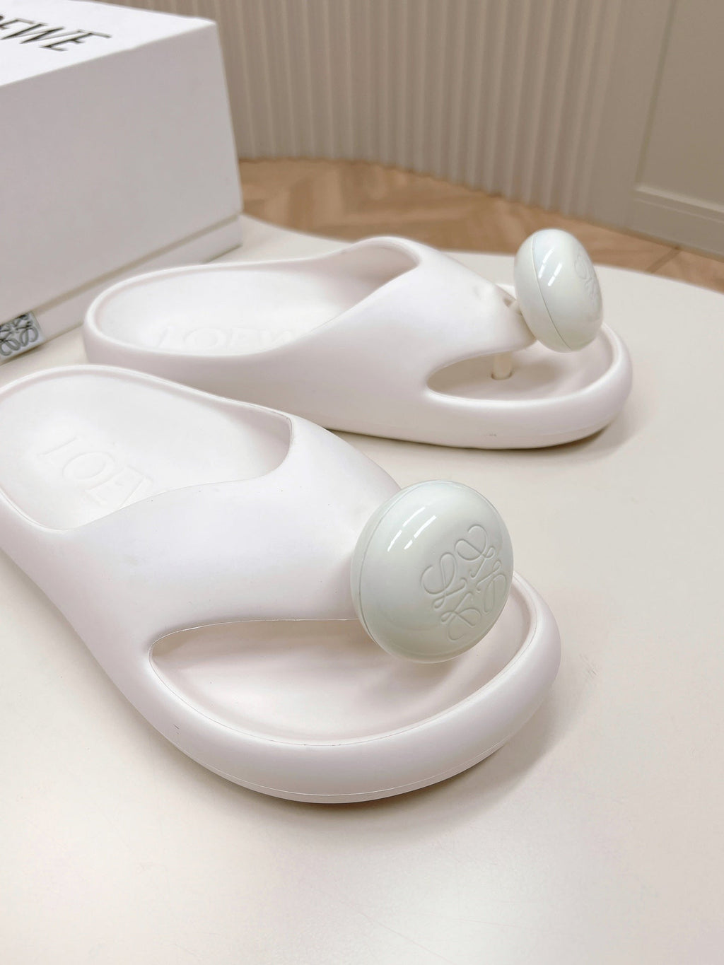LOEWE 26S PEBBLE TOE-POST SLIDES IN WHITE EVA