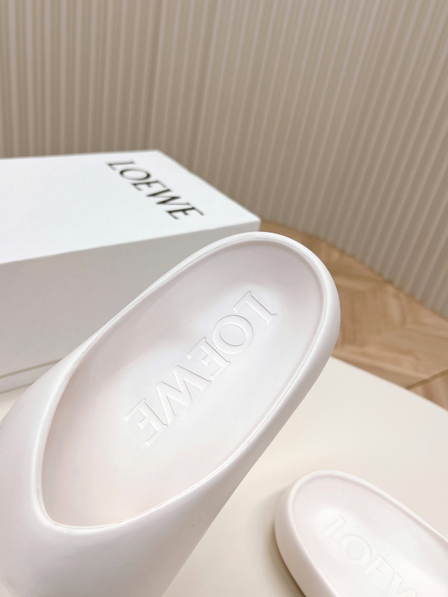 LOEWE 26S PEBBLE TOE-POST SLIDES IN WHITE EVA