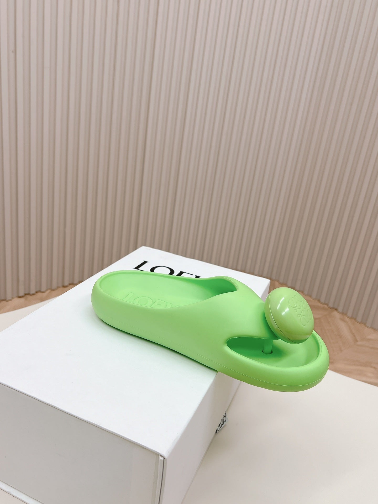LOEWE 26S PEBBLE TOE-POST SLIDES IN LIGHT GREEN EVA