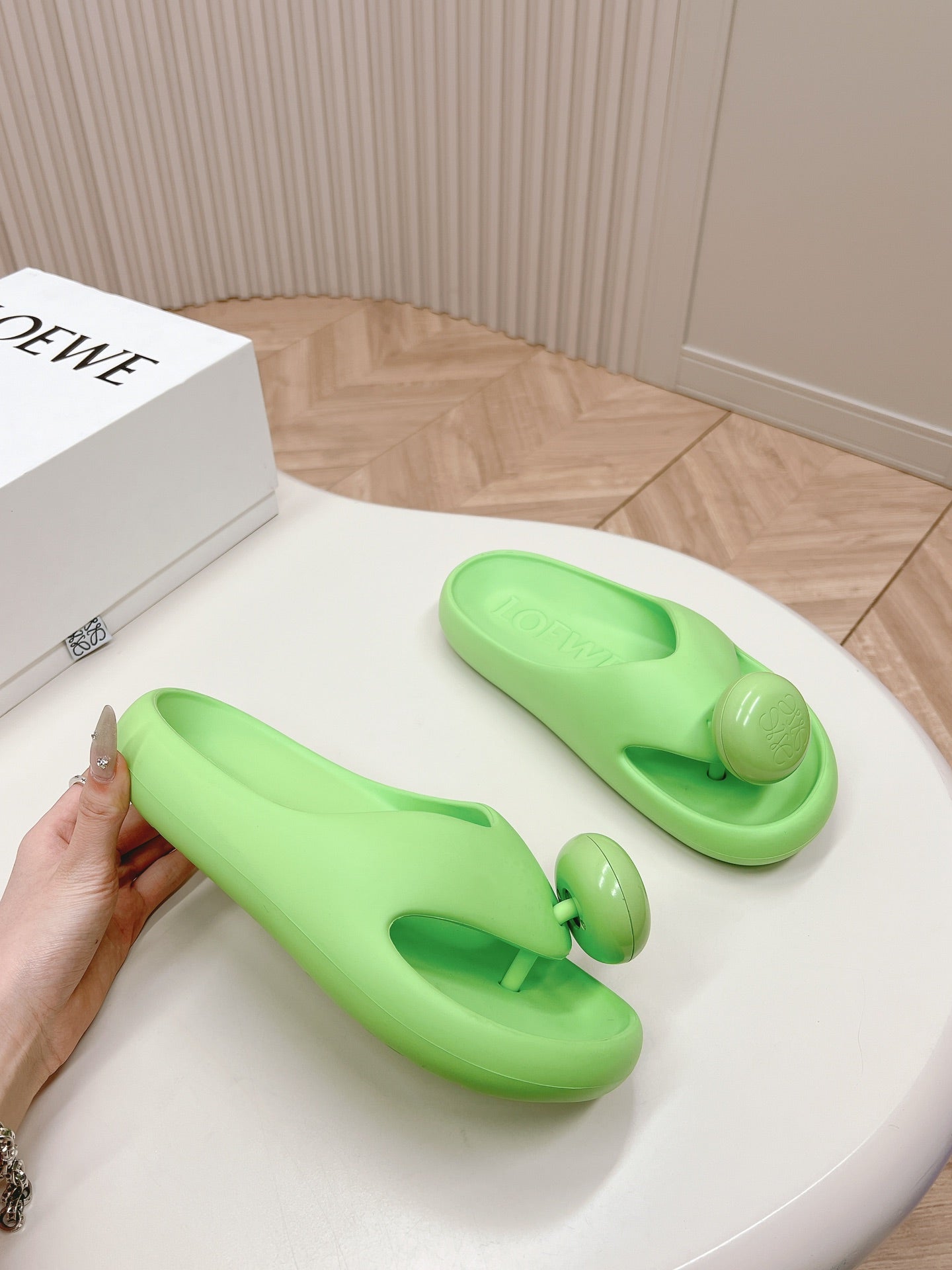 LOEWE 26S PEBBLE TOE-POST SLIDES IN LIGHT GREEN EVA