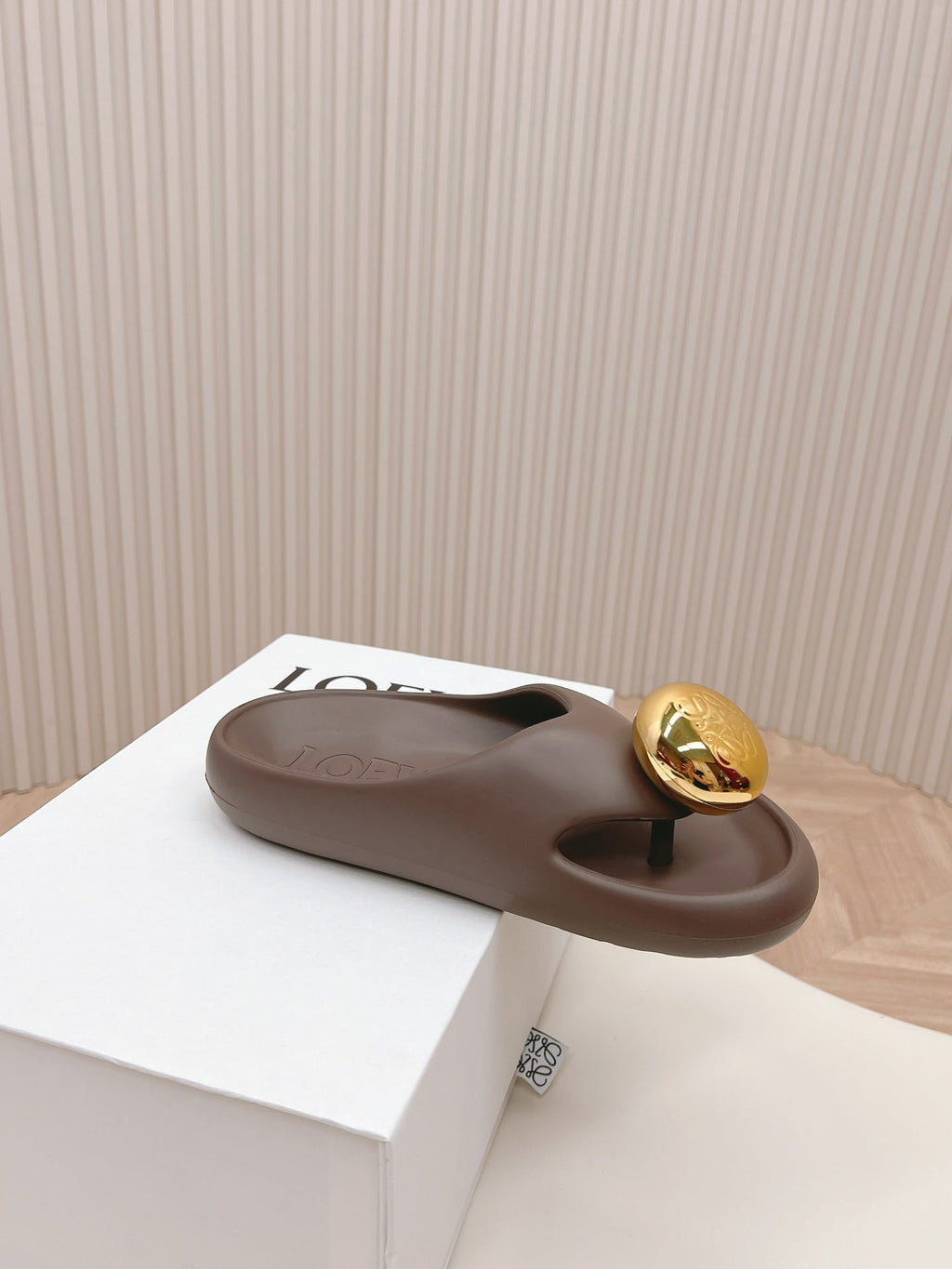 LOEWE 26S PEBBLE TOE-POST SLIDES IN DARK BROWN EVA GOLD HARDWARE