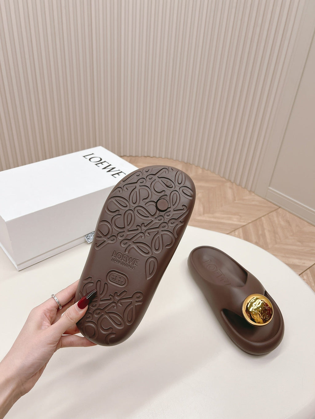 LOEWE 26S PEBBLE TOE-POST SLIDES IN DARK BROWN EVA GOLD HARDWARE