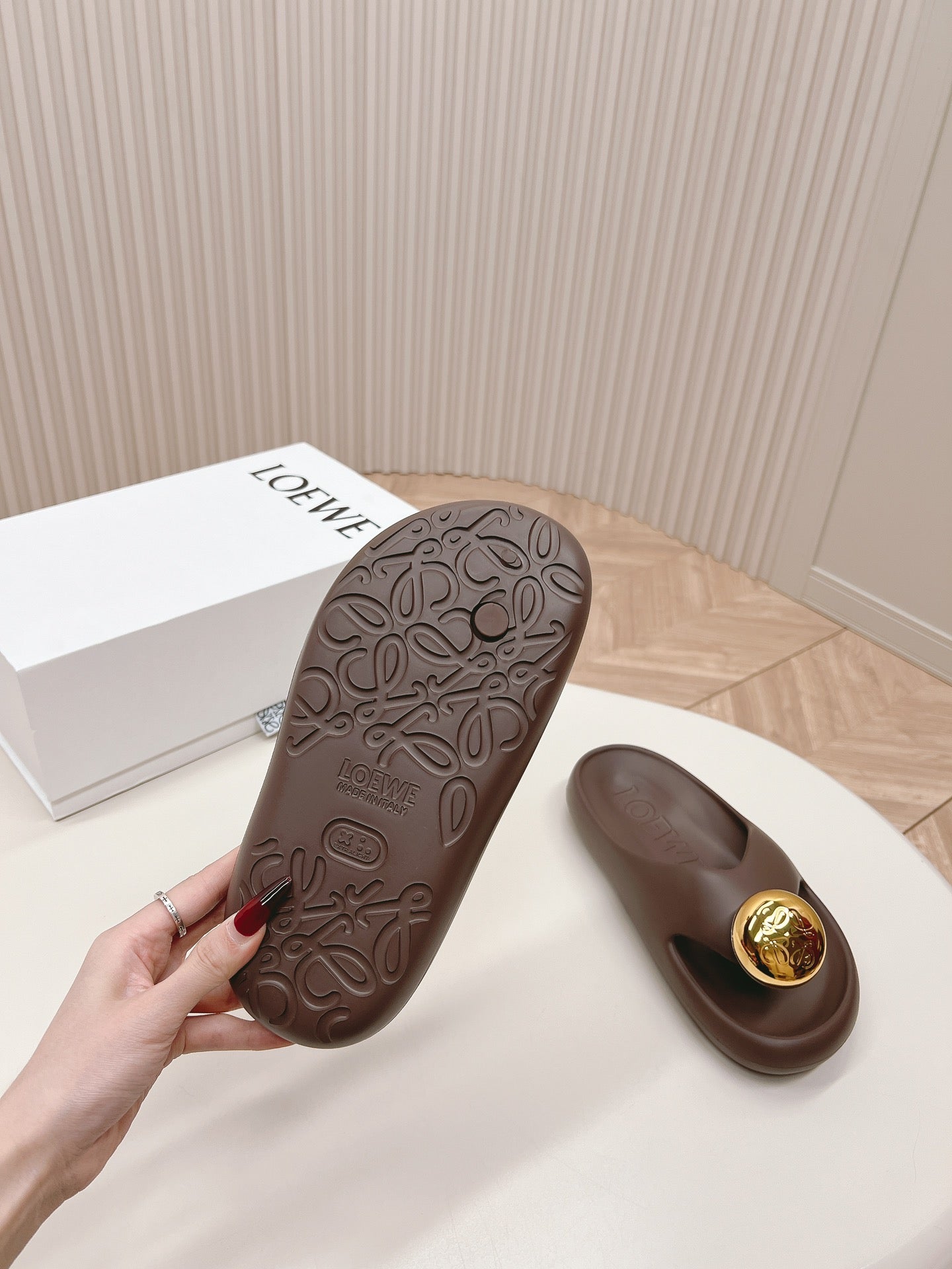 LOEWE 26S PEBBLE TOE-POST SLIDES IN DARK BROWN EVA GOLD HARDWARE