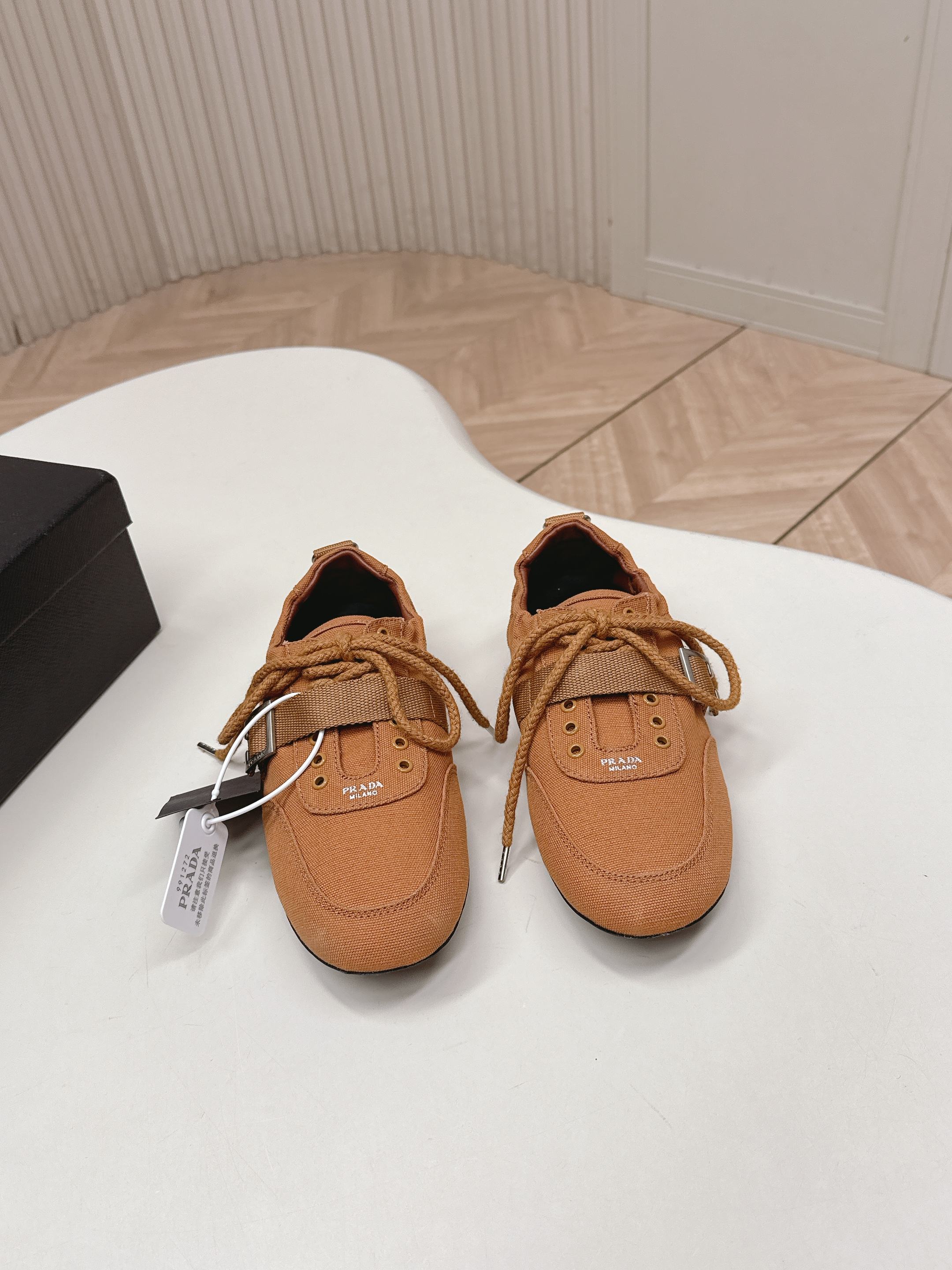 PRADA 26S LACE UP MINIMAL SNEAKERS IN CARAMEL BROWN CANVAS