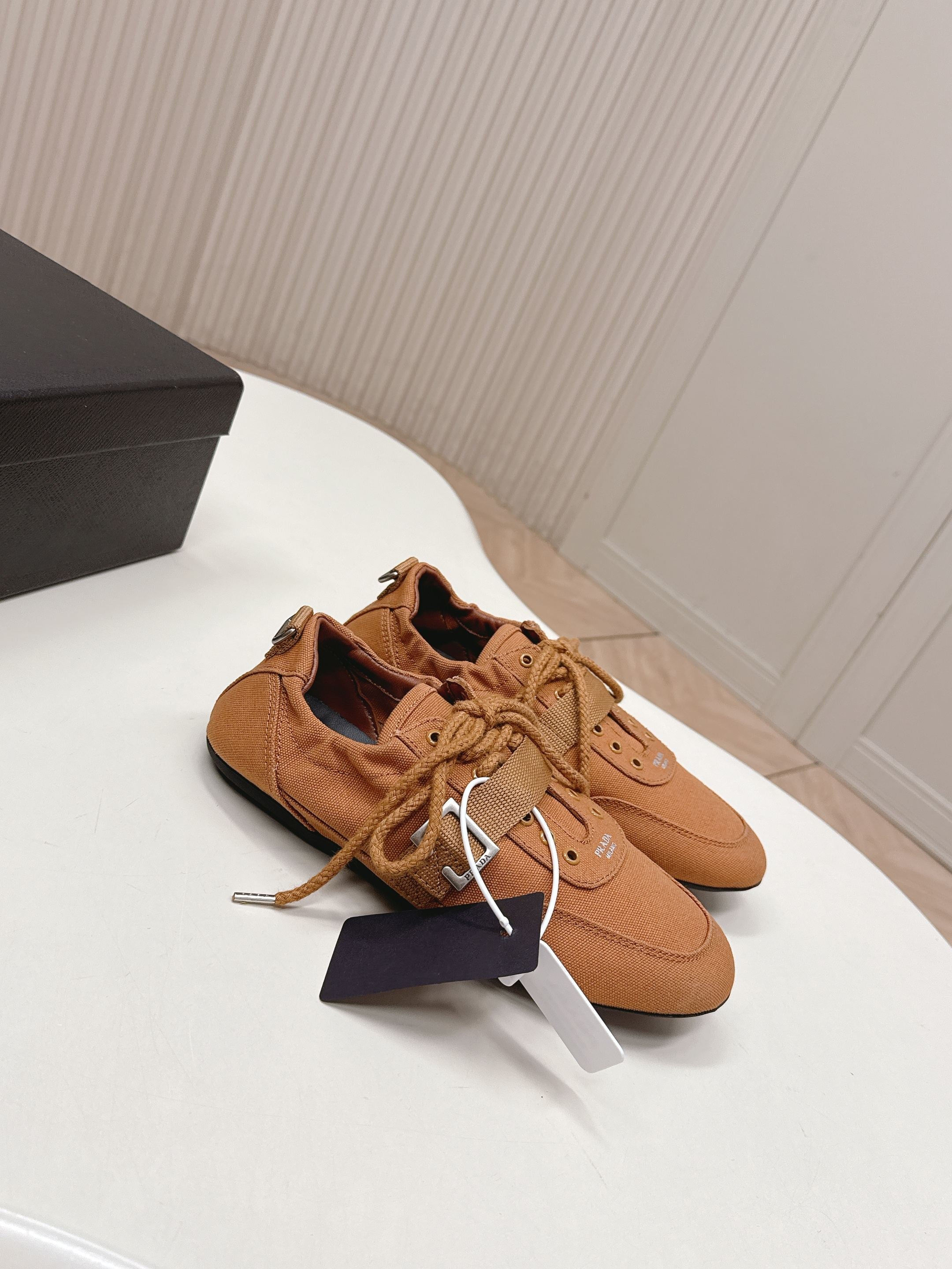 PRADA 26S LACE UP MINIMAL SNEAKERS IN CARAMEL BROWN CANVAS