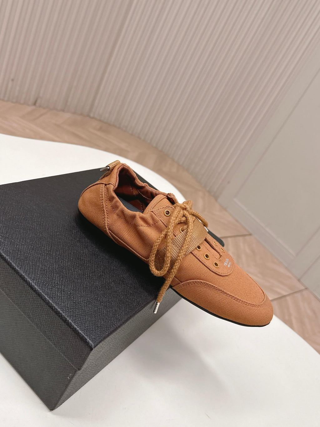 PRADA 26S LACE UP MINIMAL SNEAKERS IN CARAMEL BROWN CANVAS