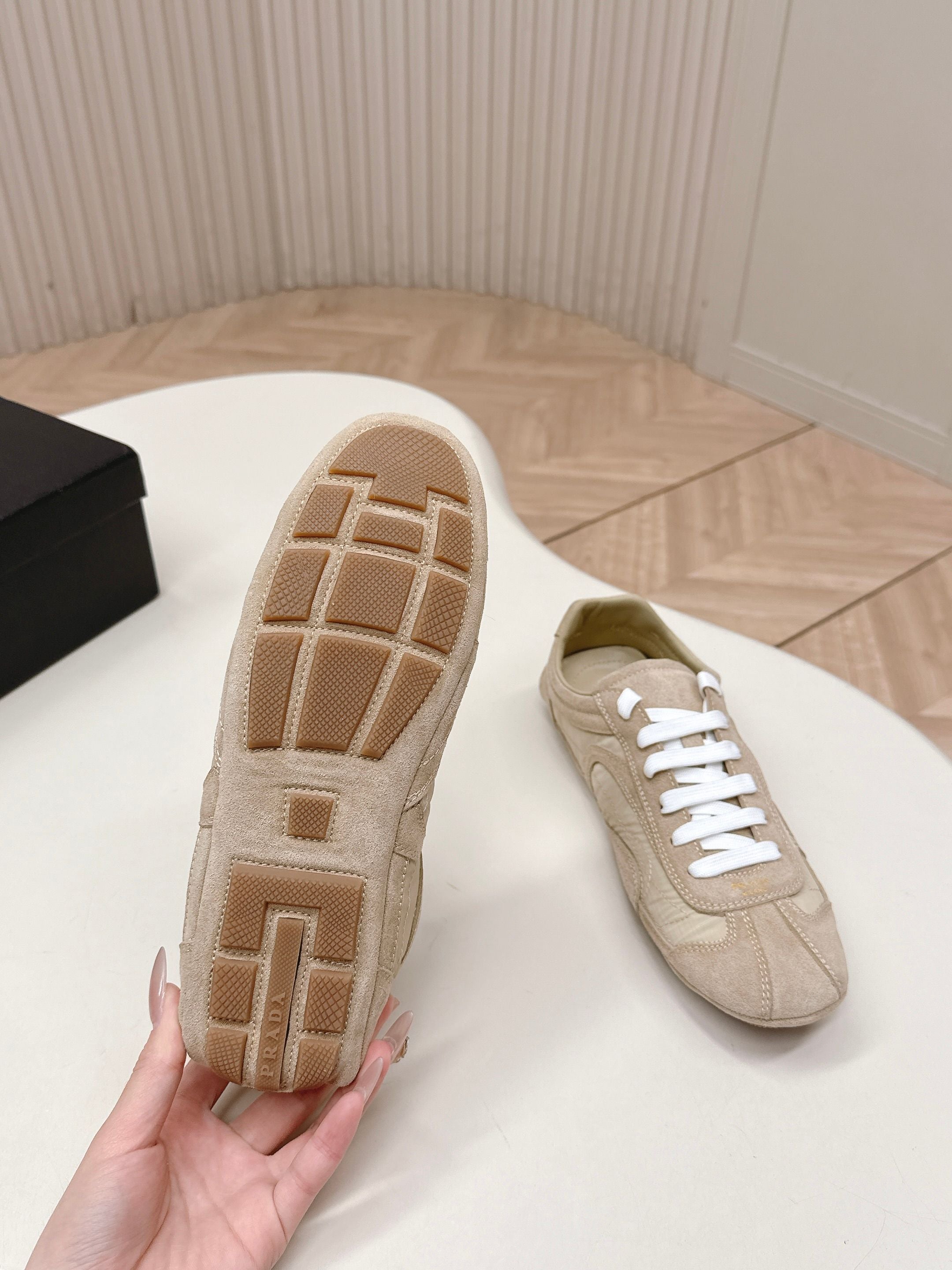 PRADA 26S SNEAKERS IN LIGHT BROWN QUILTED NYLON AND SUEDE