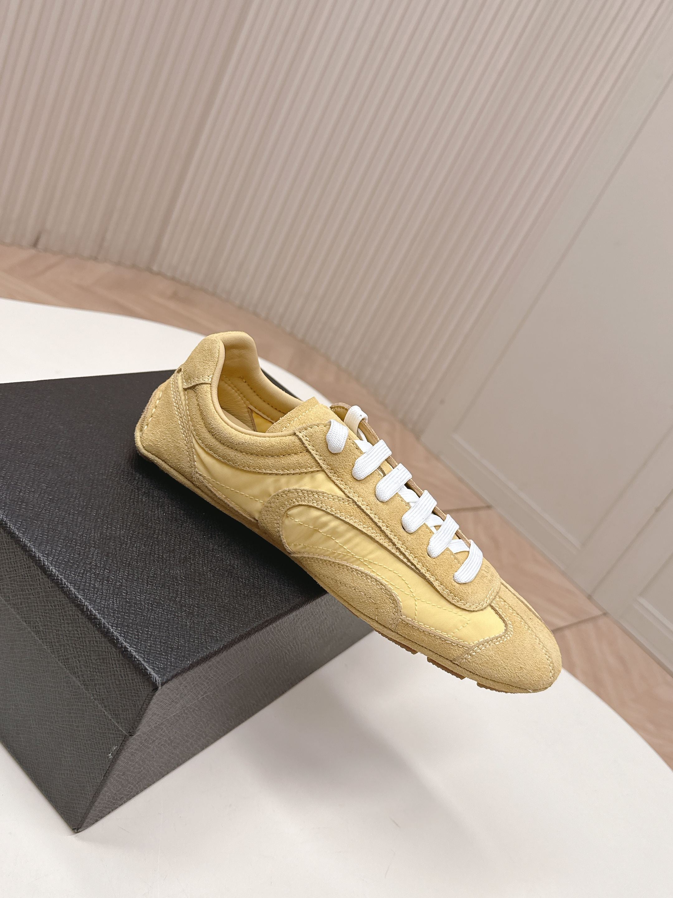 PRADA 26S SNEAKERS IN YELLOW QUILTED NYLON AND SUEDE