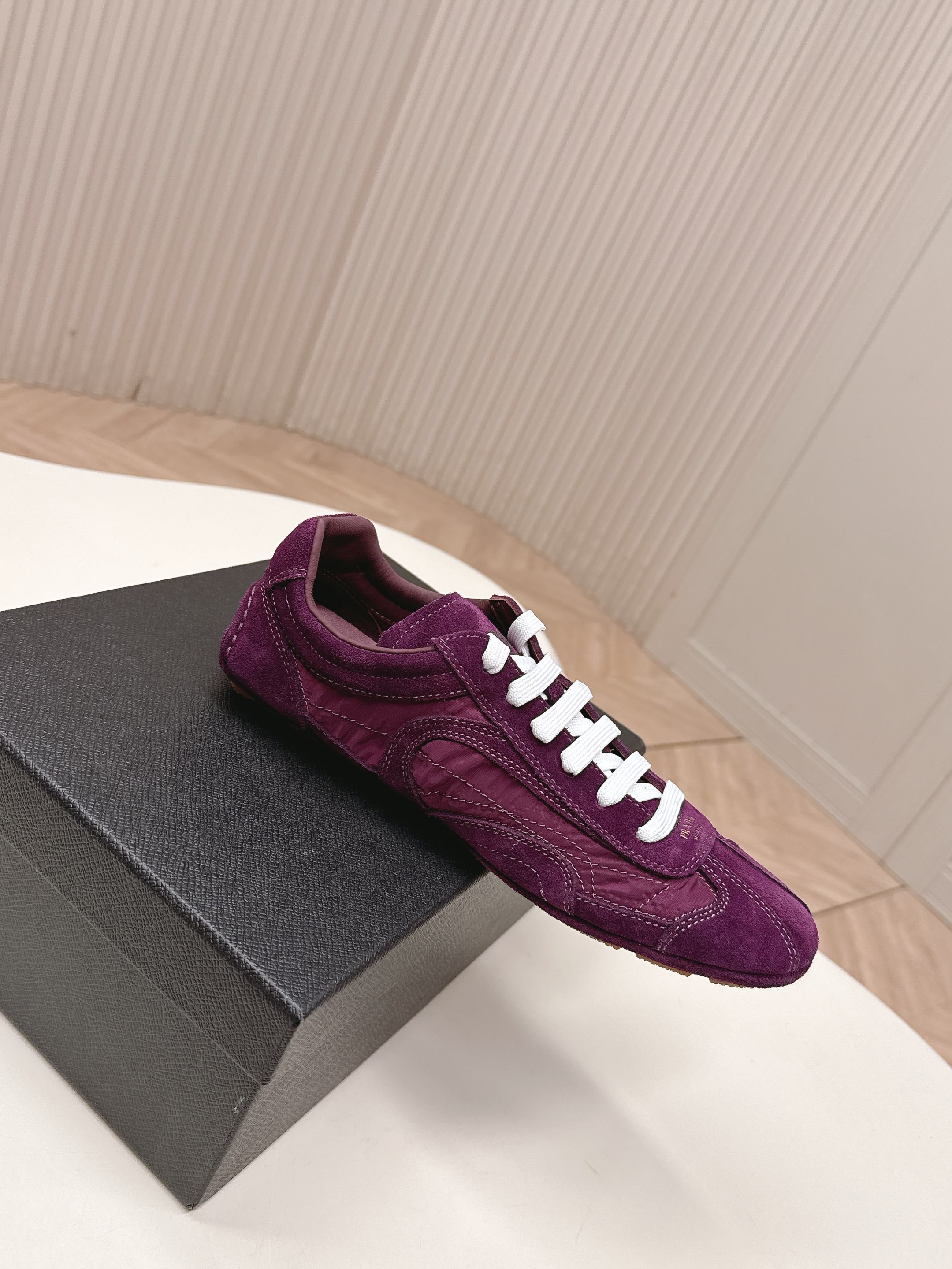 PRADA 26S CLASSIC SNEAKERS IN BURGUNDY RED SUEDE