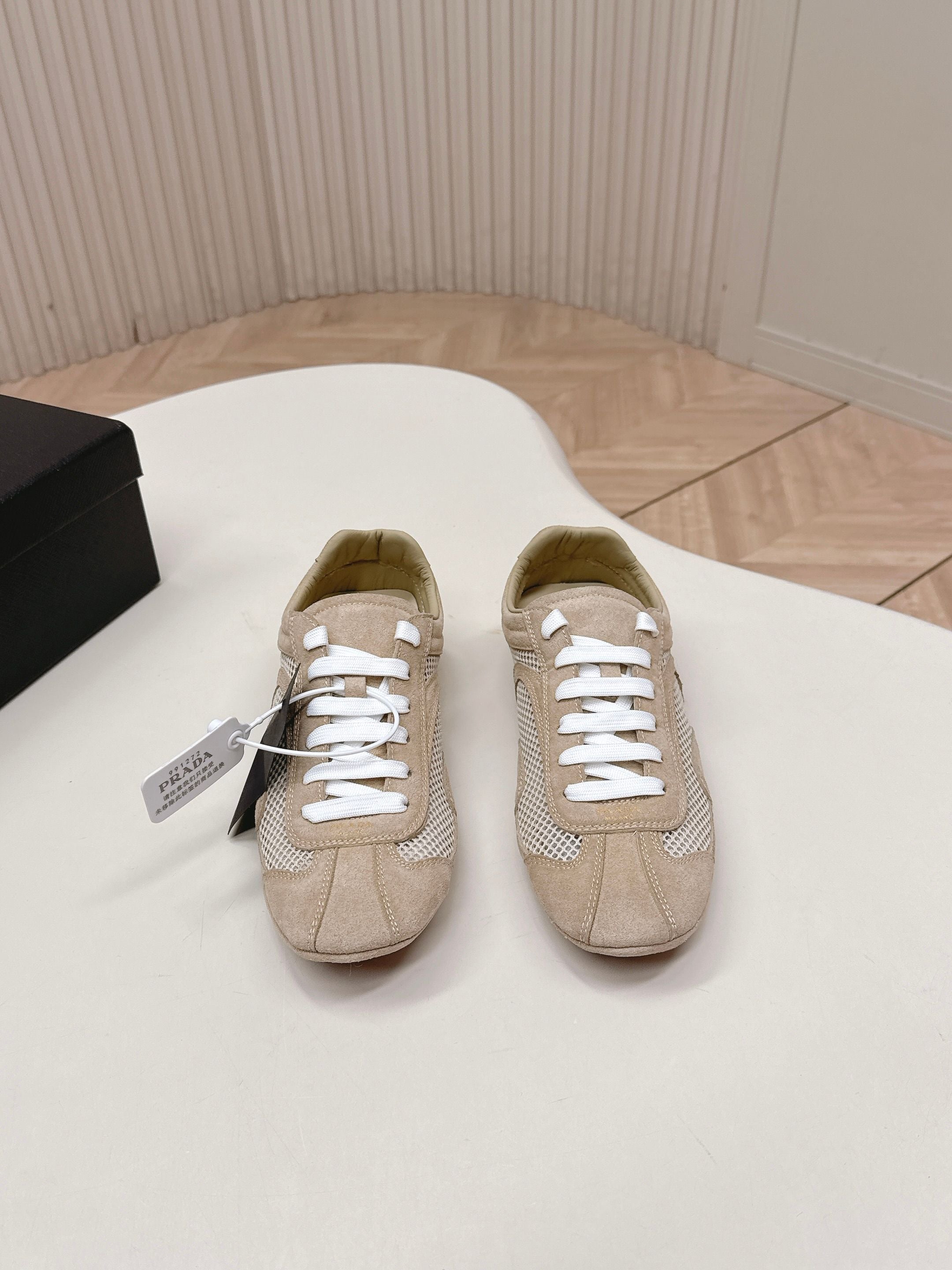 PRADA 26S CLASSIC SNEAKERS IN BEIGE SUEDE AND MESH