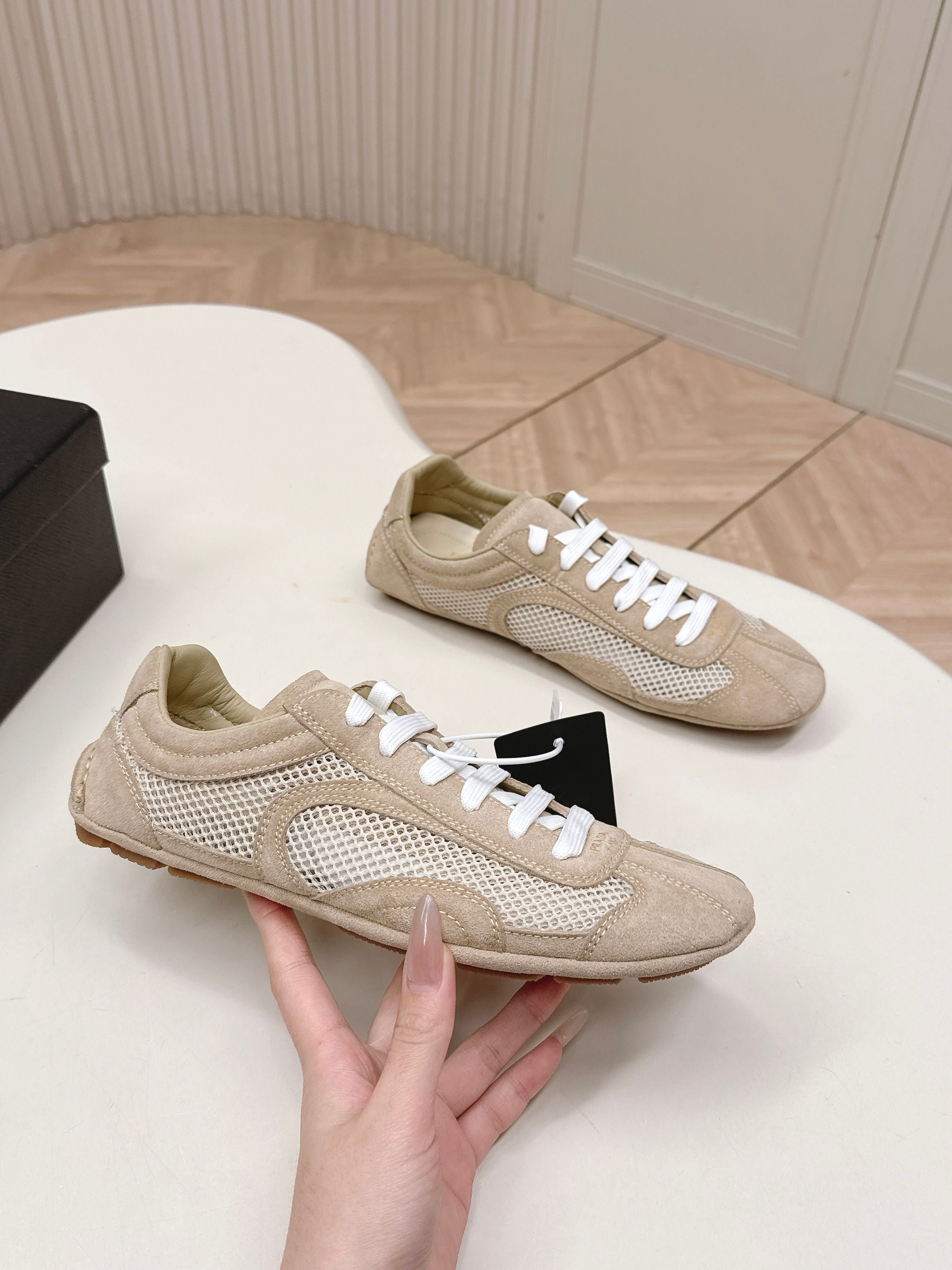 PRADA 26S CLASSIC SNEAKERS IN BEIGE SUEDE AND MESH
