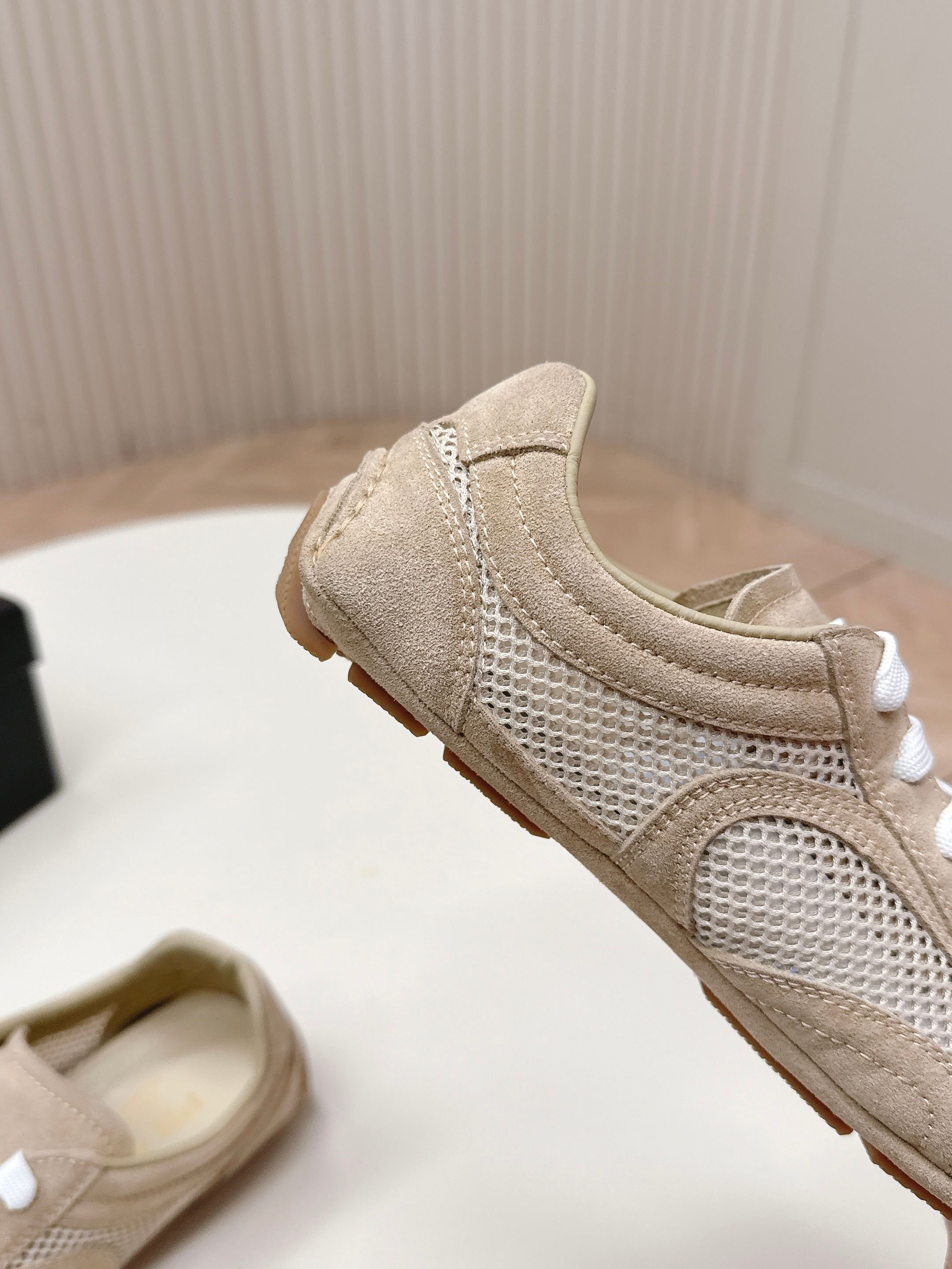 PRADA 26S CLASSIC SNEAKERS IN BEIGE SUEDE AND MESH