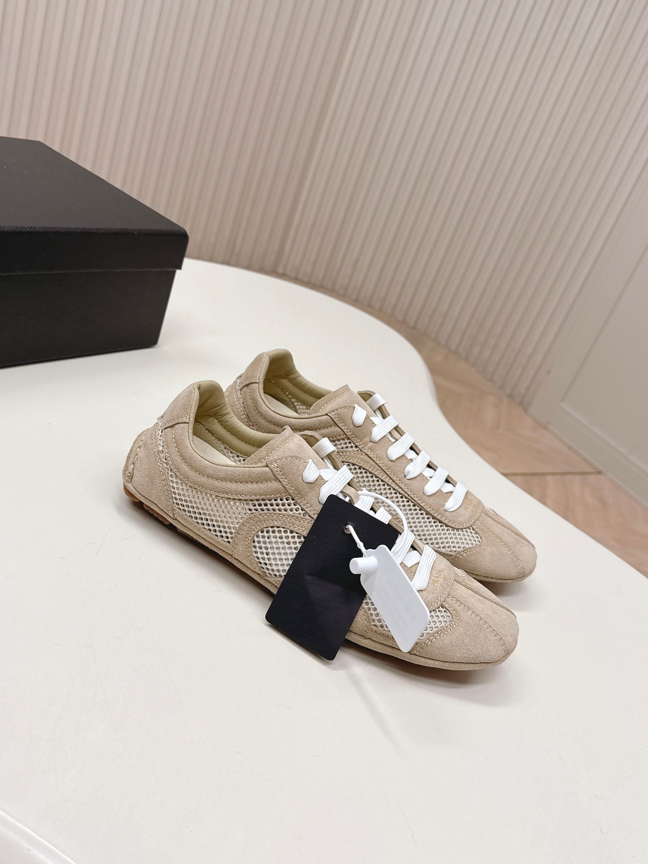 PRADA 26S CLASSIC SNEAKERS IN BEIGE SUEDE AND MESH