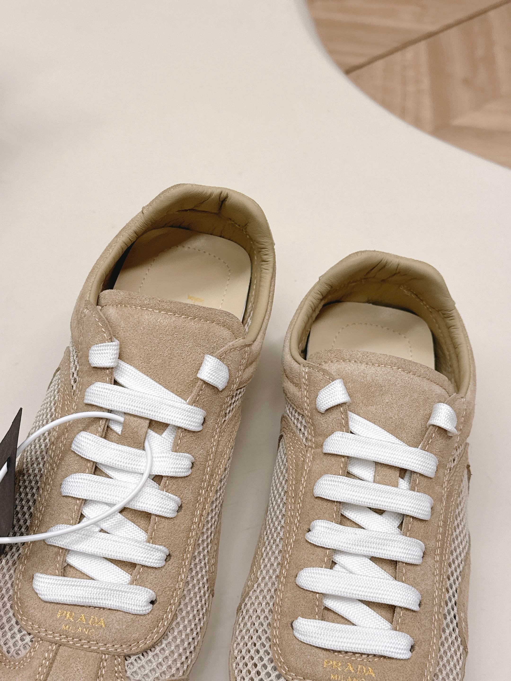 PRADA 26S CLASSIC SNEAKERS IN BEIGE SUEDE AND MESH