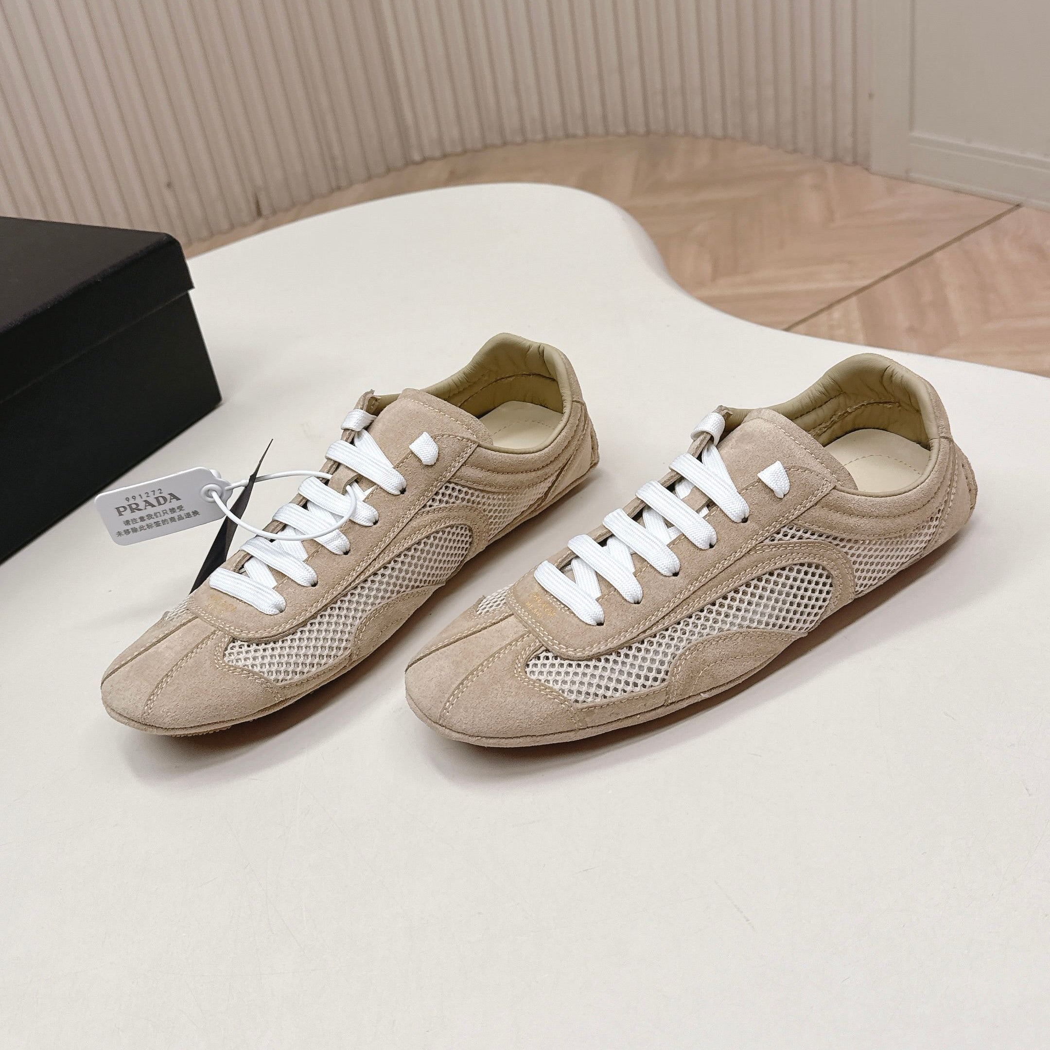 PRADA 26S CLASSIC SNEAKERS IN BEIGE SUEDE AND MESH