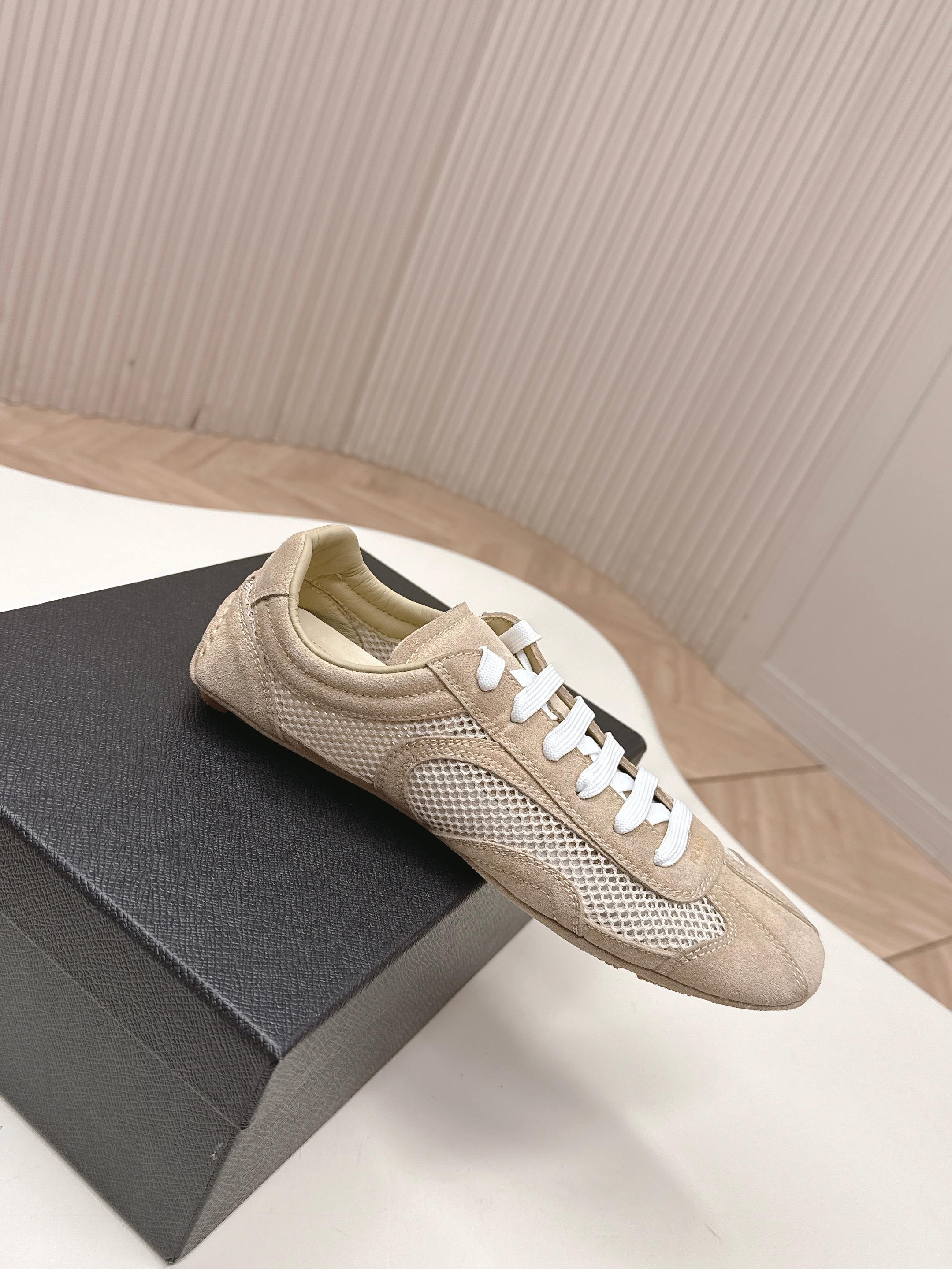 PRADA 26S CLASSIC SNEAKERS IN BEIGE SUEDE AND MESH