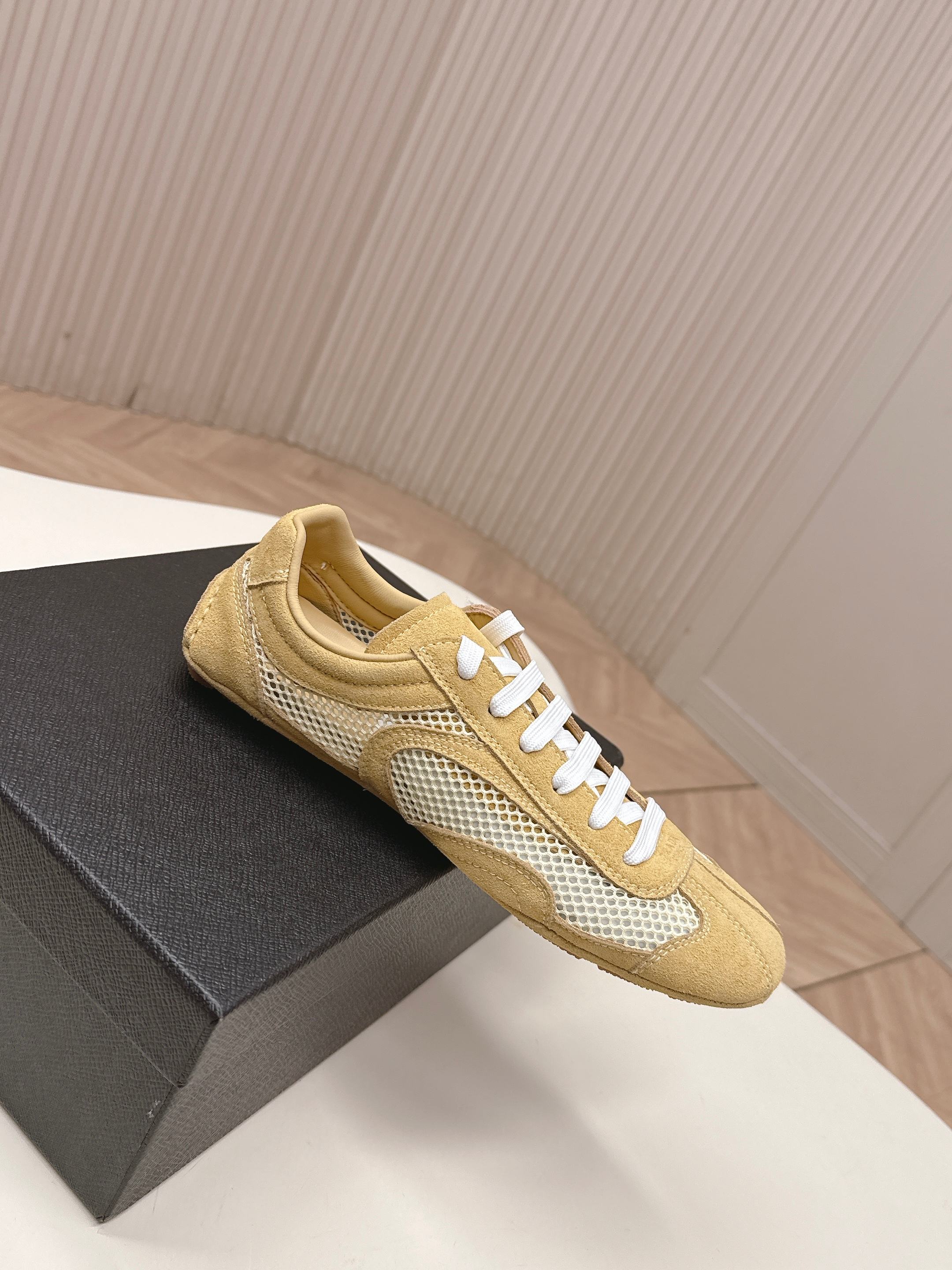 PRADA 26S CLASSIC SNEAKERS IN YELLOW SAND SUEDE AND MESH