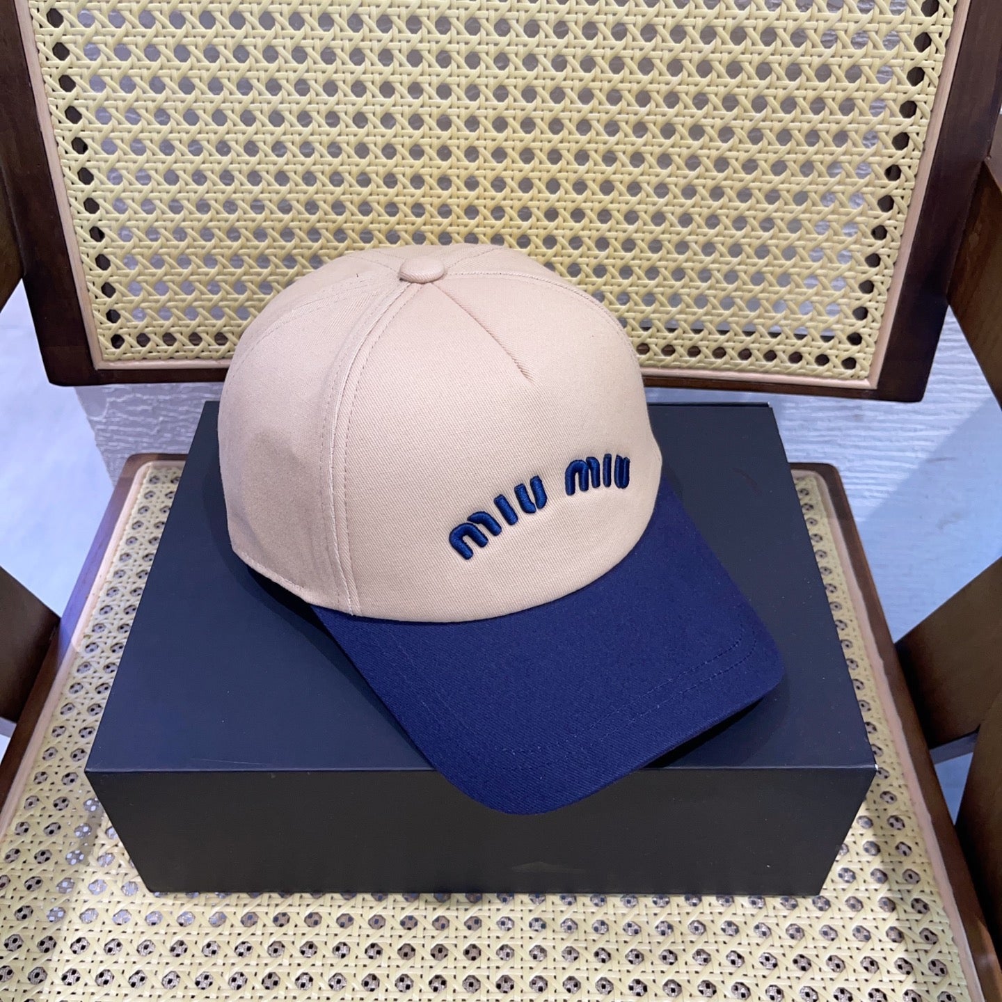 MIUMIU BASEBALL CAP IN LIGHT BEIGE AND NAVY BLUE FABRIC WITH LOGO EMBROIDERY