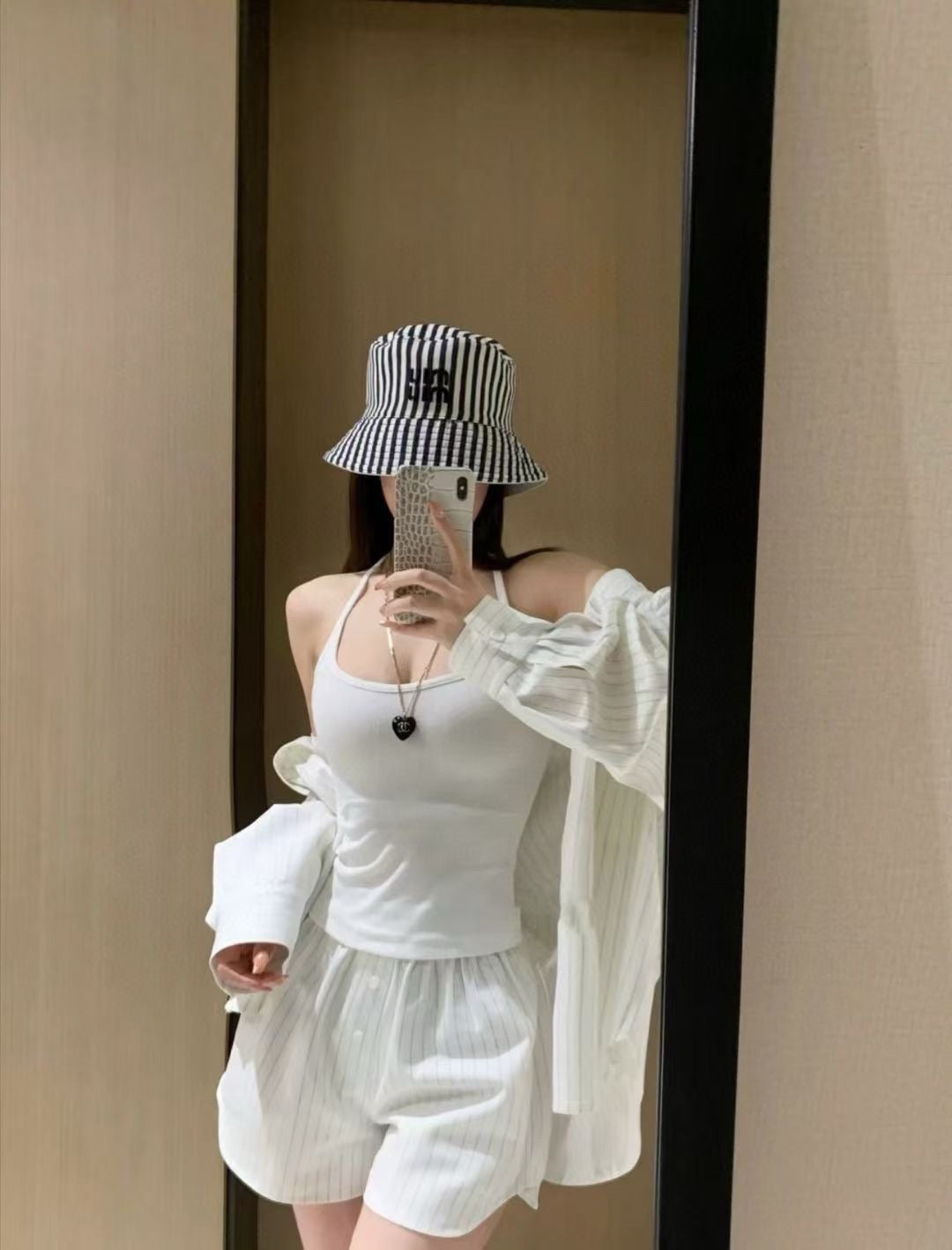 MIUMIU CLASSIC REVERSIBLE BUCKET HAT IN LIGHT BEIGE AND BLACK FABRIC