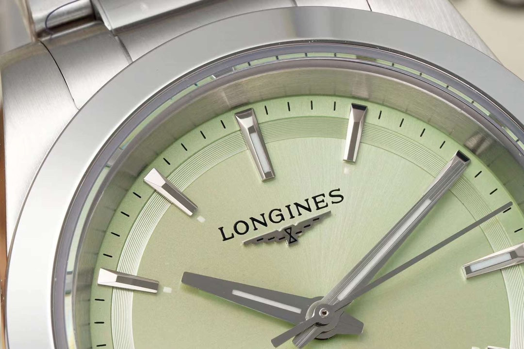 CONQUEST WATCH SILVER CASE WITH PASTEL GRAY DIAL