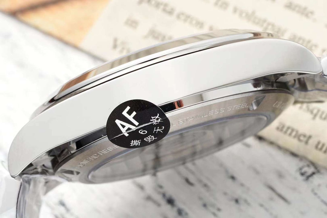 CONQUEST WATCH SILVER CASE WITH JUNGLE GREEN DIAL
