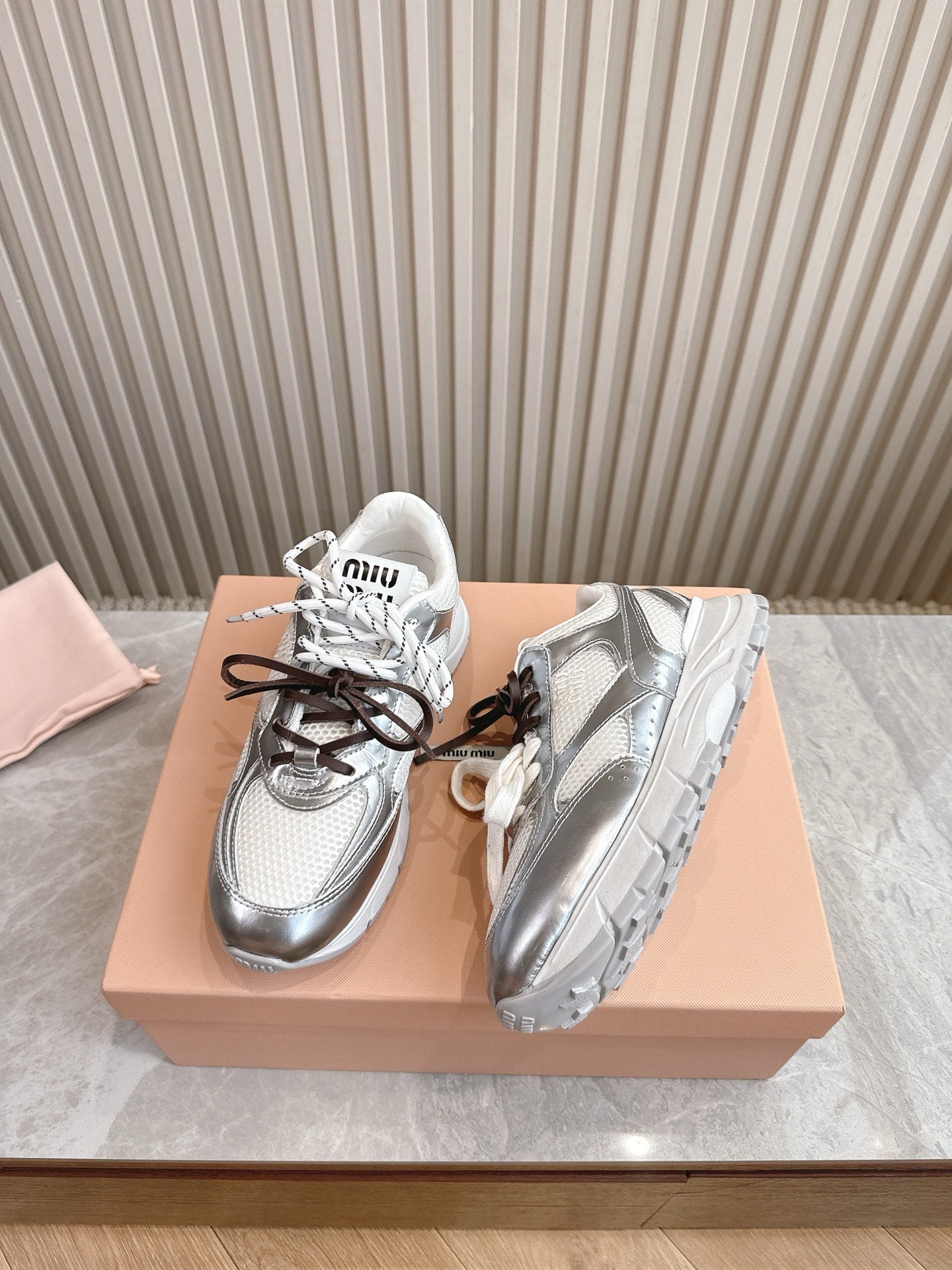 MM SNEAKERS IN WHITE AND SILVER MESH MIX CALFSKIN