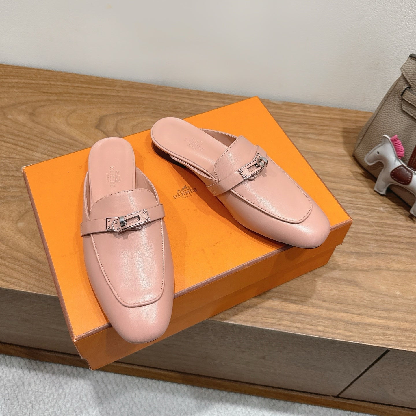 HM 26S KELLY MULE IN LIGHT PINK CALFSKIN SILVER HARDWARE