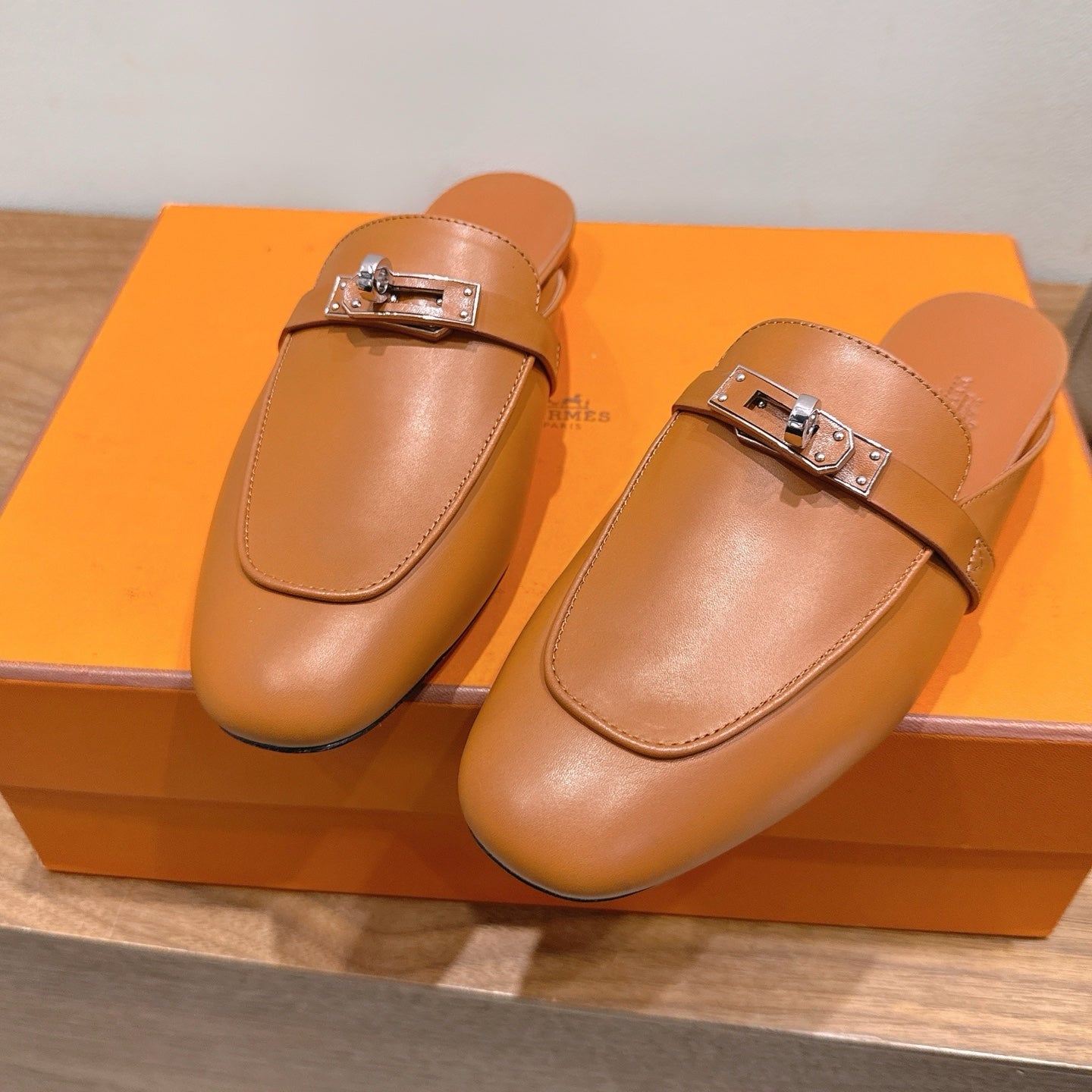 HM 26S KELLY MULE IN TAN BROWN CALFSKIN SILVER HARDWARE