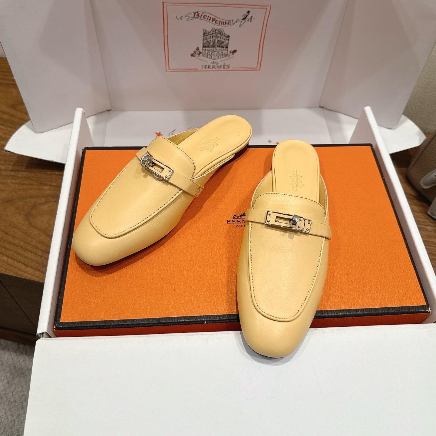 HM 26S KELLY MULE IN PALE YELLOW CALFSKIN SILVER HARDWARE