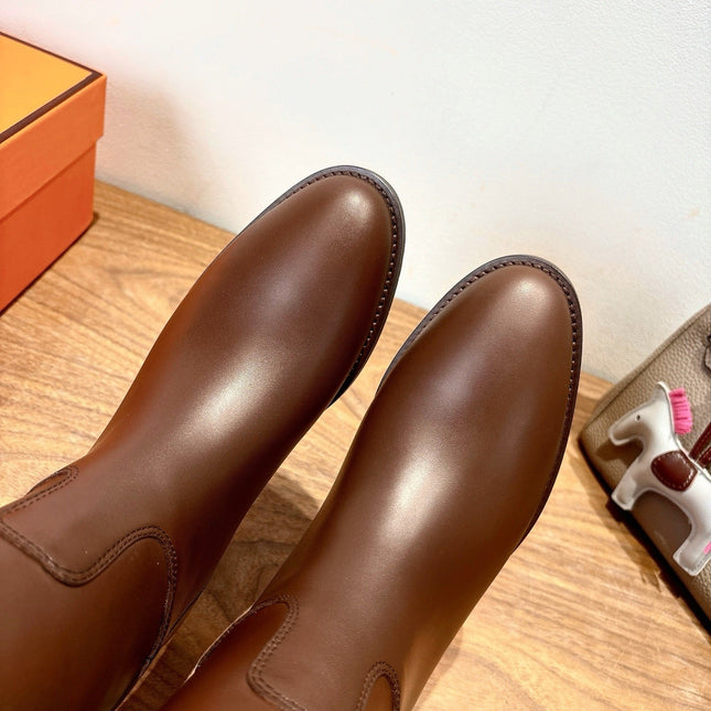 HM 26S PERFORATED HIGH-TOP BOOTS IN BROWN CALFSKIN