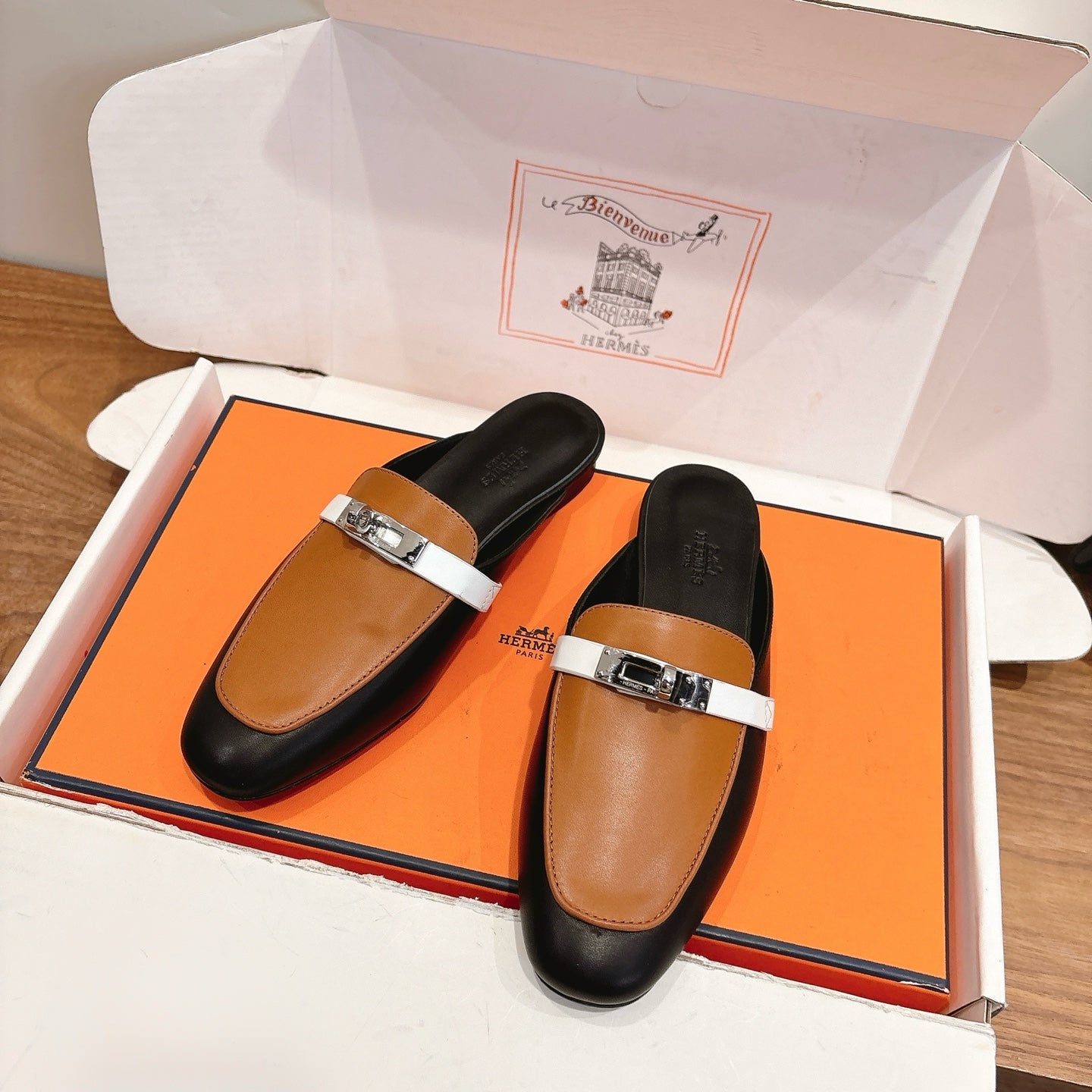 HM 26S KELLY MULE IN CARAMEL BROWN AND BLACK CALFSKIN SILVER HARDWARE