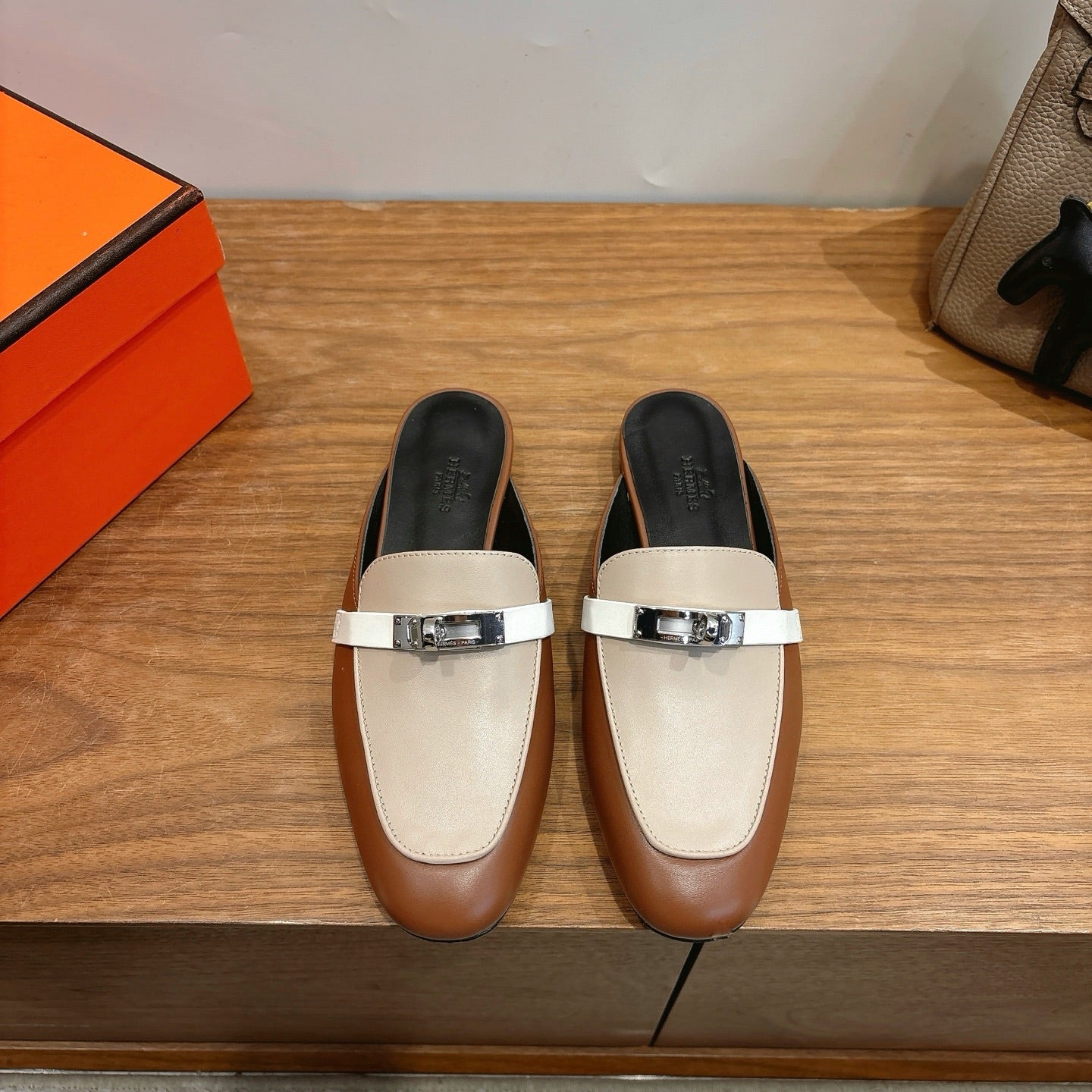 HM 26S KELLY MULE IN BROWN AND BEIGE CALFSKIN SILVER HARDWARE