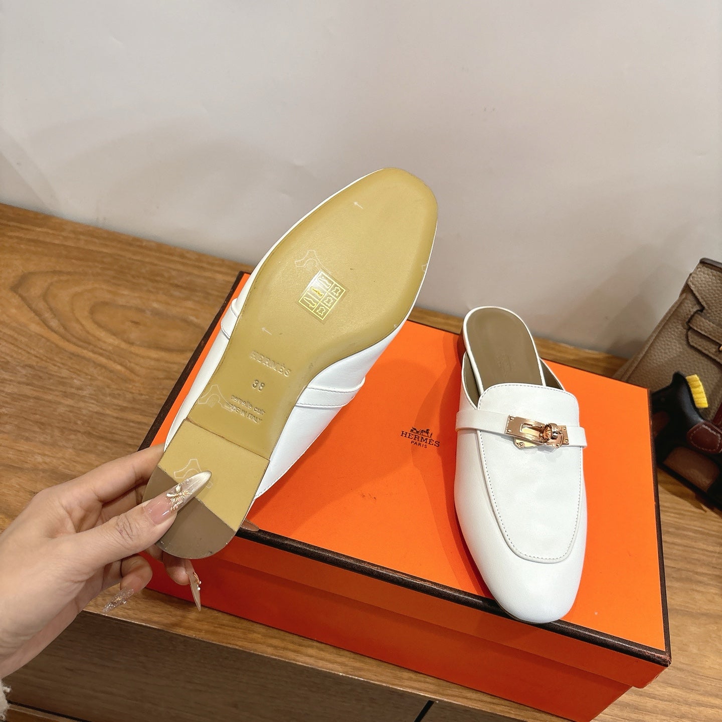 HM 26S KELLY MULE IN WHITE AND BROWN CALFSKIN GOLD HARDWARE
