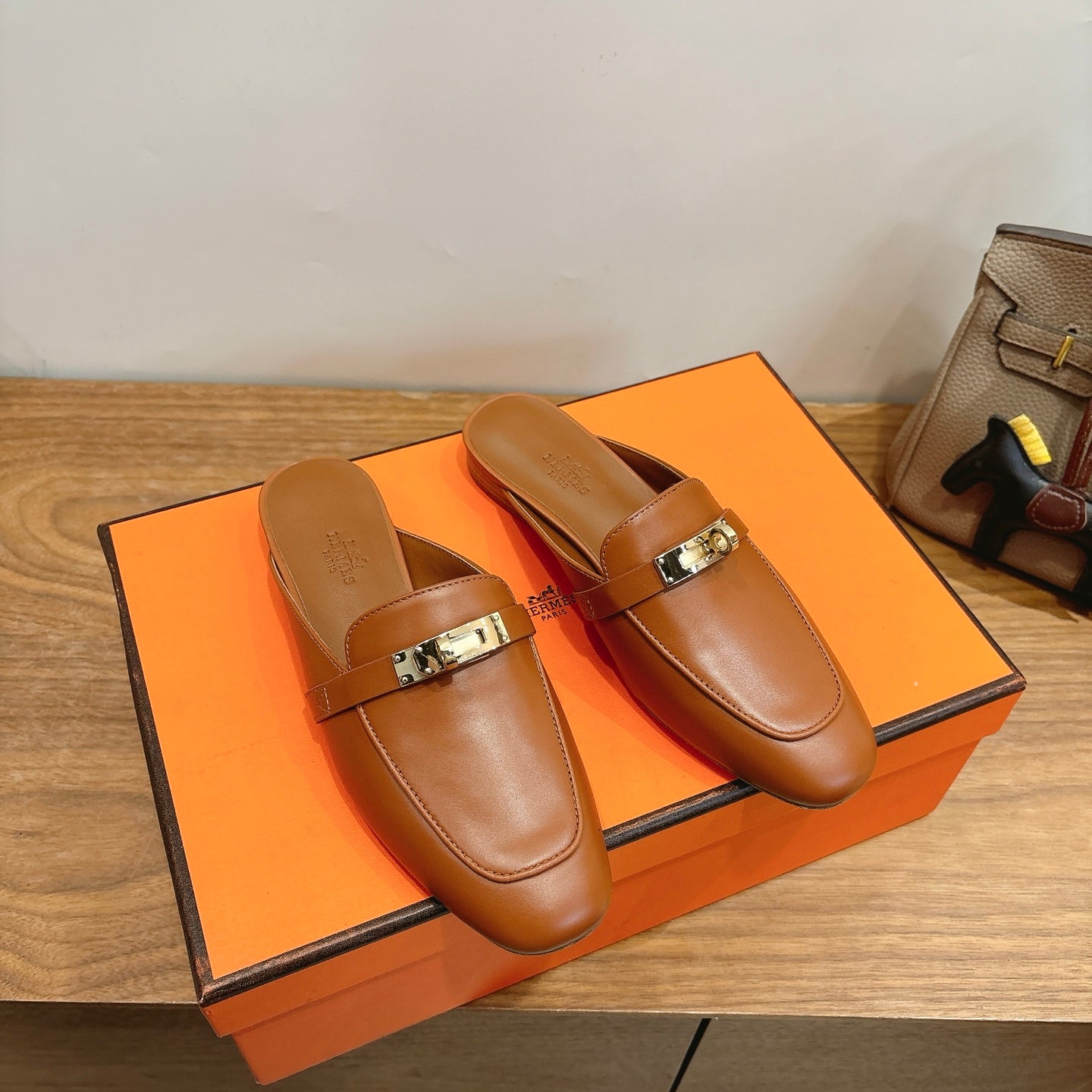 HM 26S KELLY MULE IN CARAMEL BROWN CALFSKIN GOLD HARDWARE