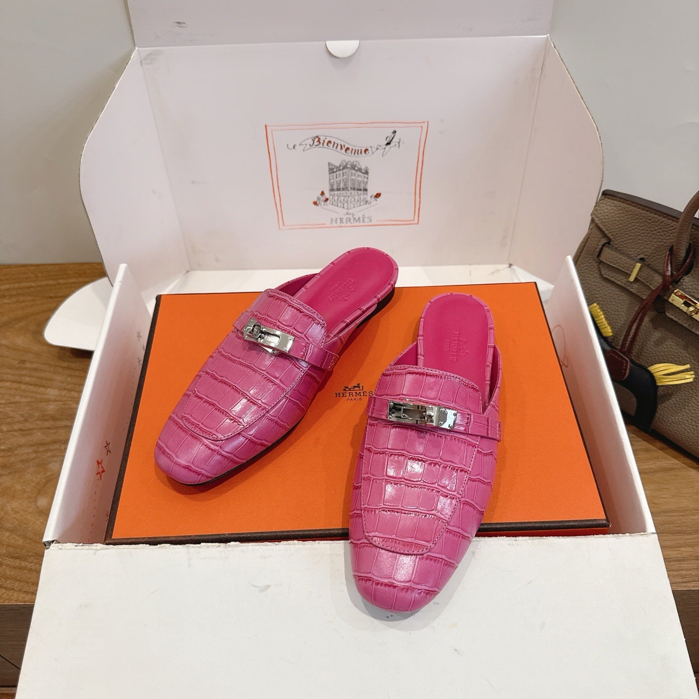 HM 26S KELLY MULE IN HOT PINK CROCODILE-EMBOSSED CALFSKIN SILVER HARDWARE