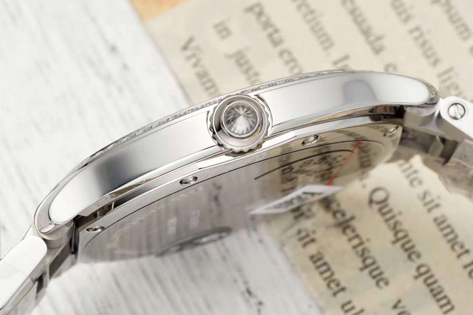 RONDE MUST DE CARTIER WATCH SILVER CASE AND GREEN DIAL WITH CRYSTALS