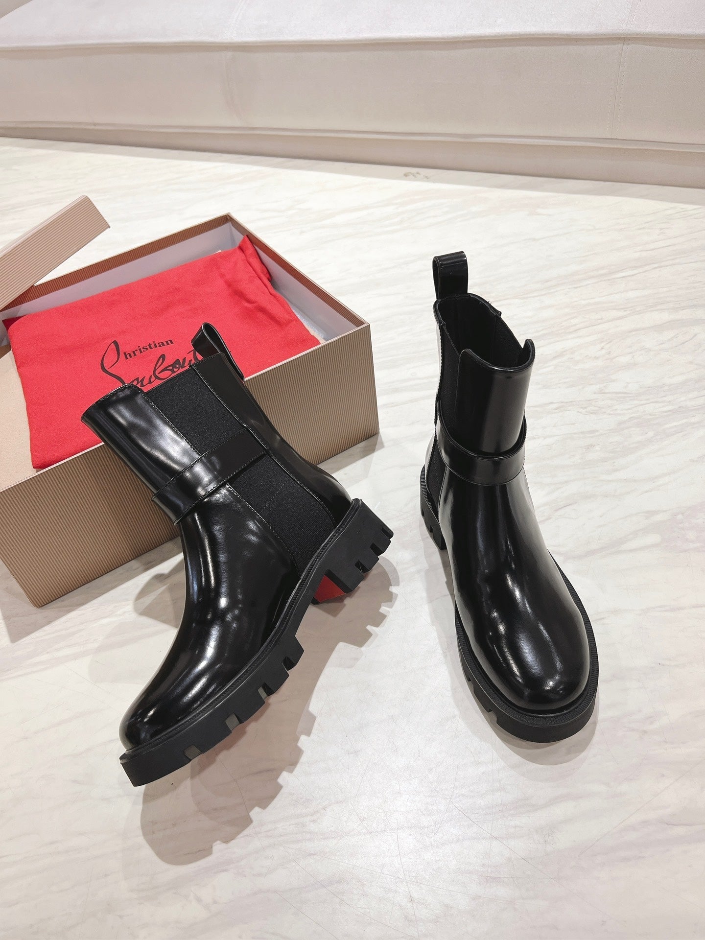 CHELSEA BOOT LUG 30MM IN BLACK GLOSSY CALFSKIN