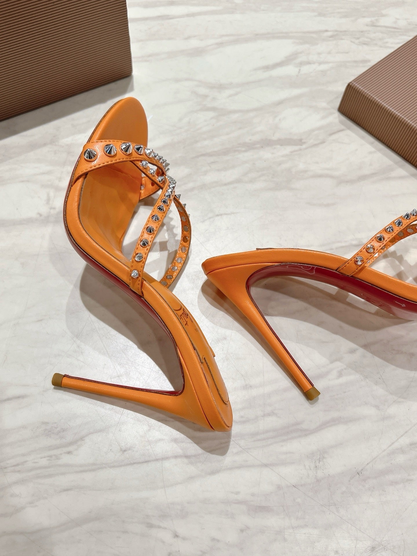 CRYSTAL GLITTER CRISS-CROSS STRAP SANDALS IN ORANGE CALFSKIN