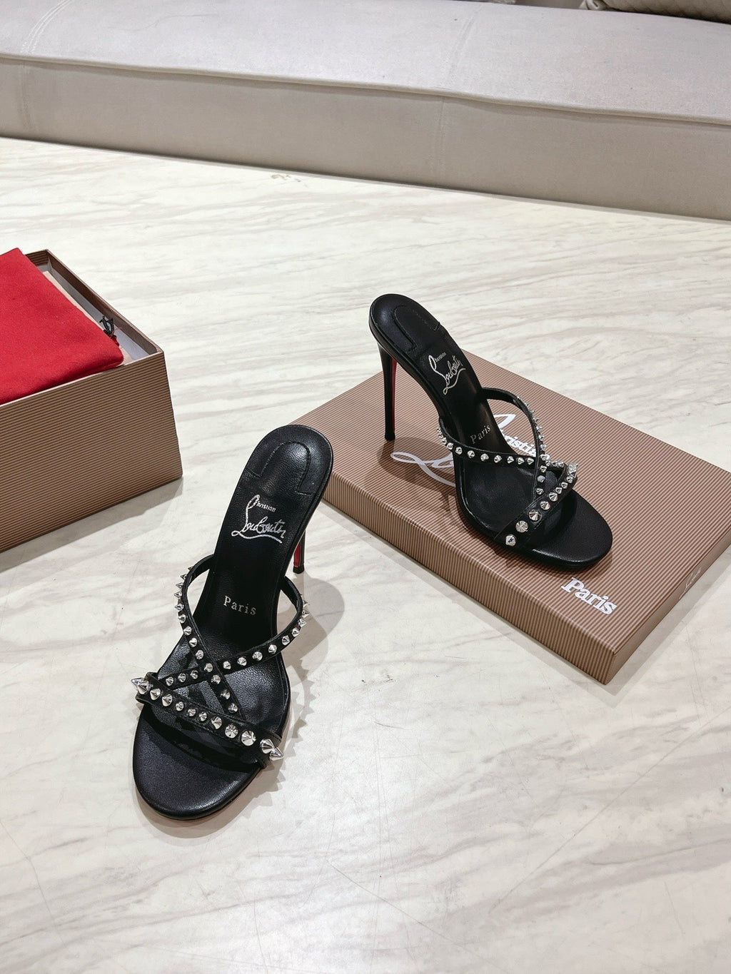 CRYSTAL GLITTER CRISS-CROSS STRAP SANDALS IN BLACK CALFSKIN