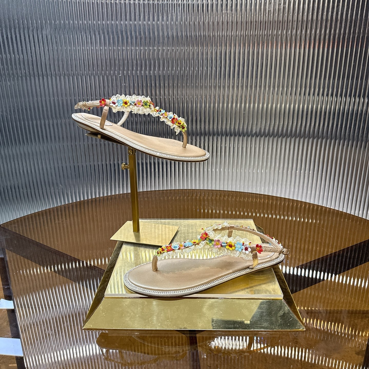 RENE CAOVILLA 26S THONG SANDALS IN BEIGE LAMBSKIN FLOWER STRAP