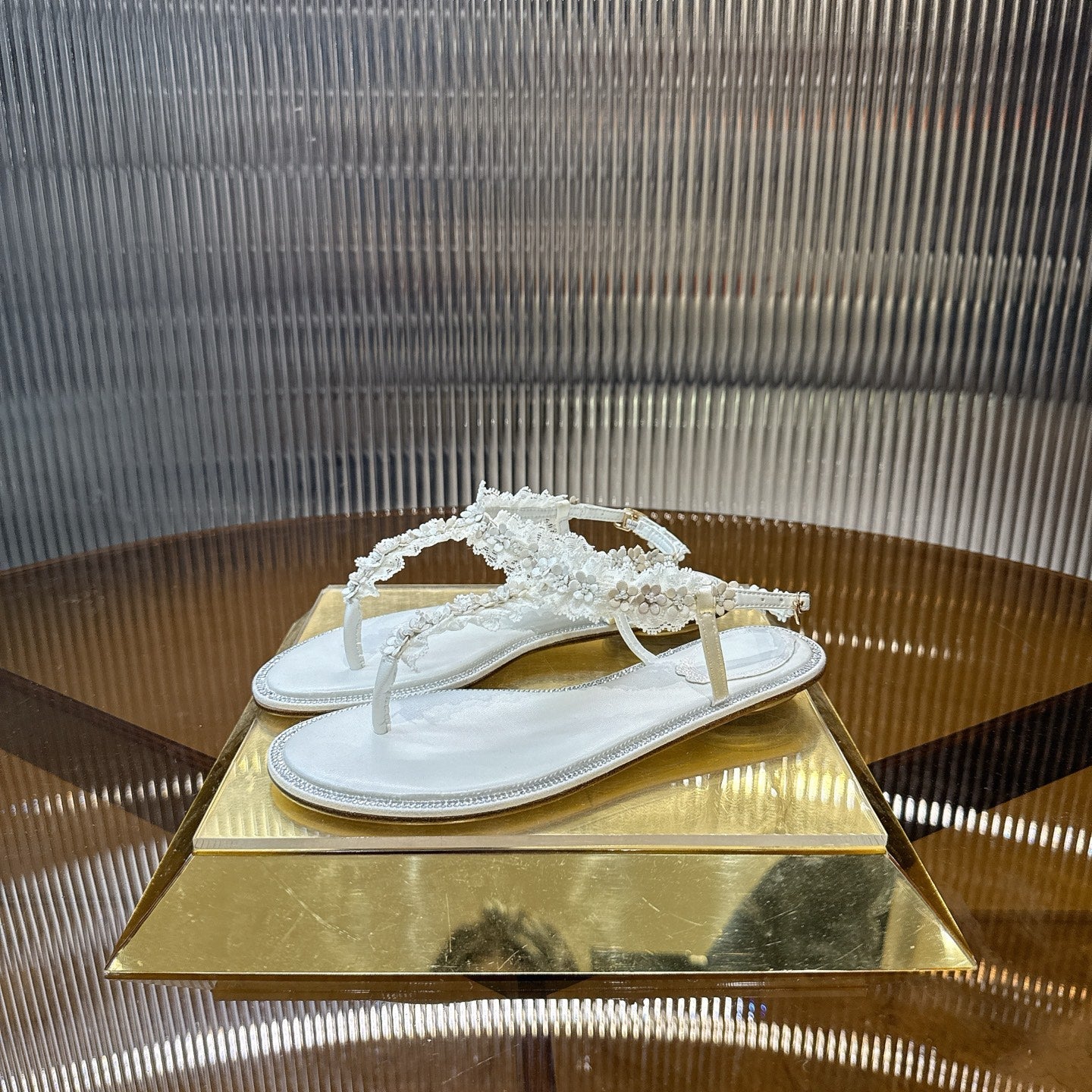 RENE CAOVILLA 26S THONG SANDALS IN WHITE LAMBSKIN FLOWER STRAP