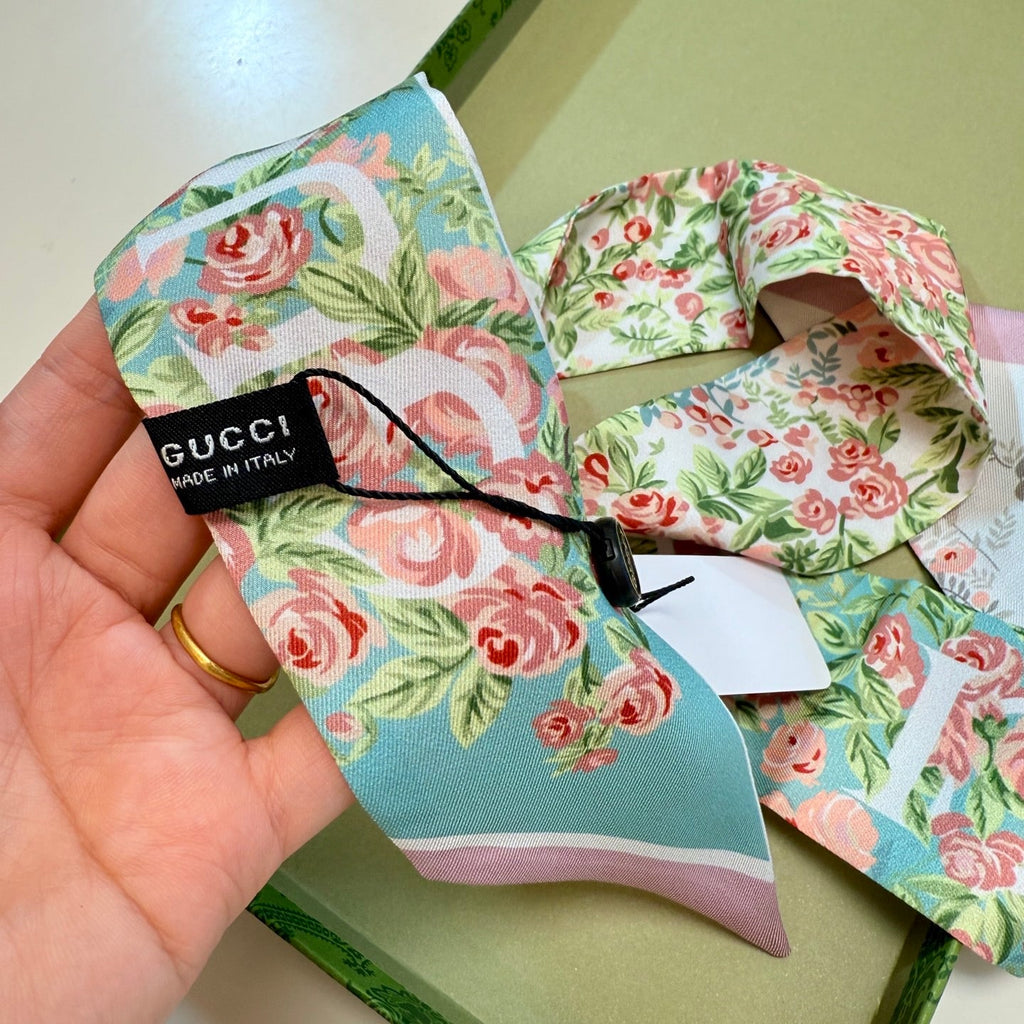 GUCCI 26S SCARF 120 IN SILK 267837